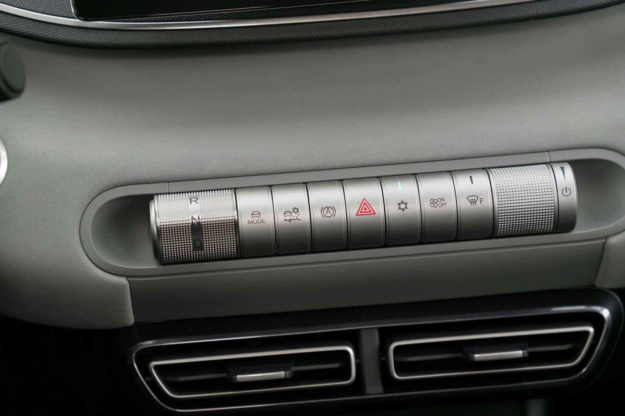 DUEL BYD Dolphin Surf vs Renault Twingo E-Tech MBB 0552
