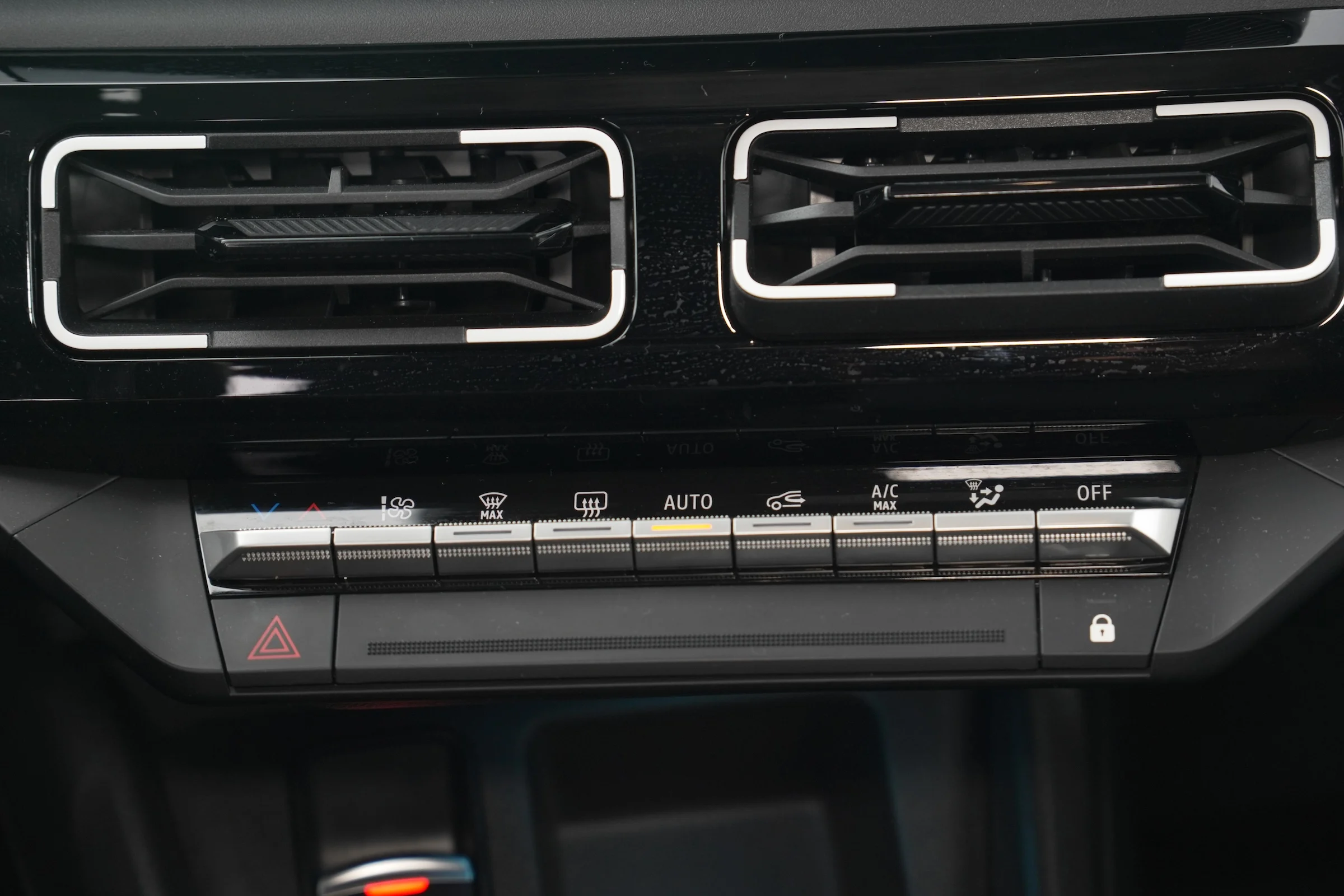 DUEL Jaecoo J5 EV vs Renault 4 E-Tech 107