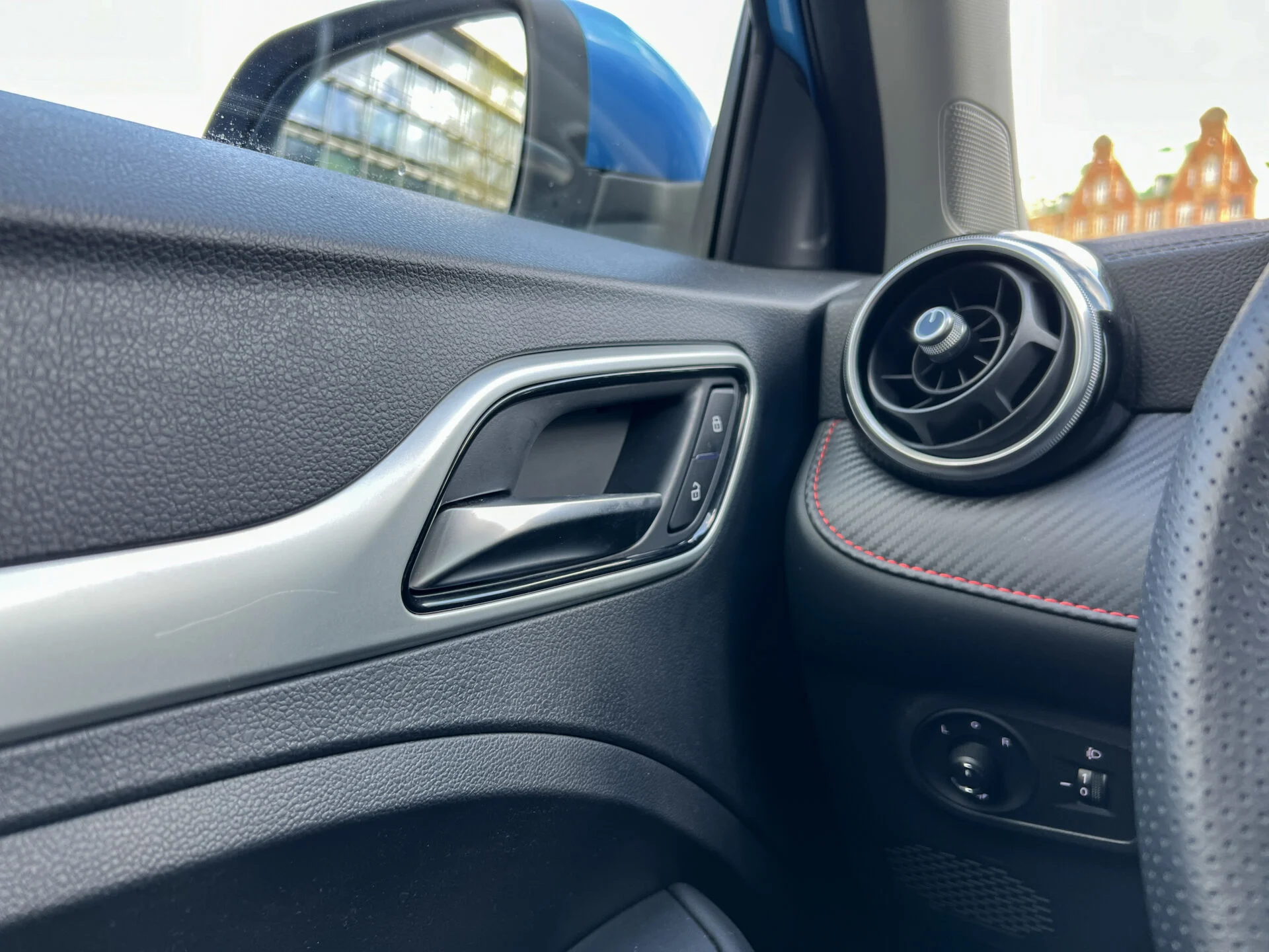 MG ZS EV vs MG4_Interior-05