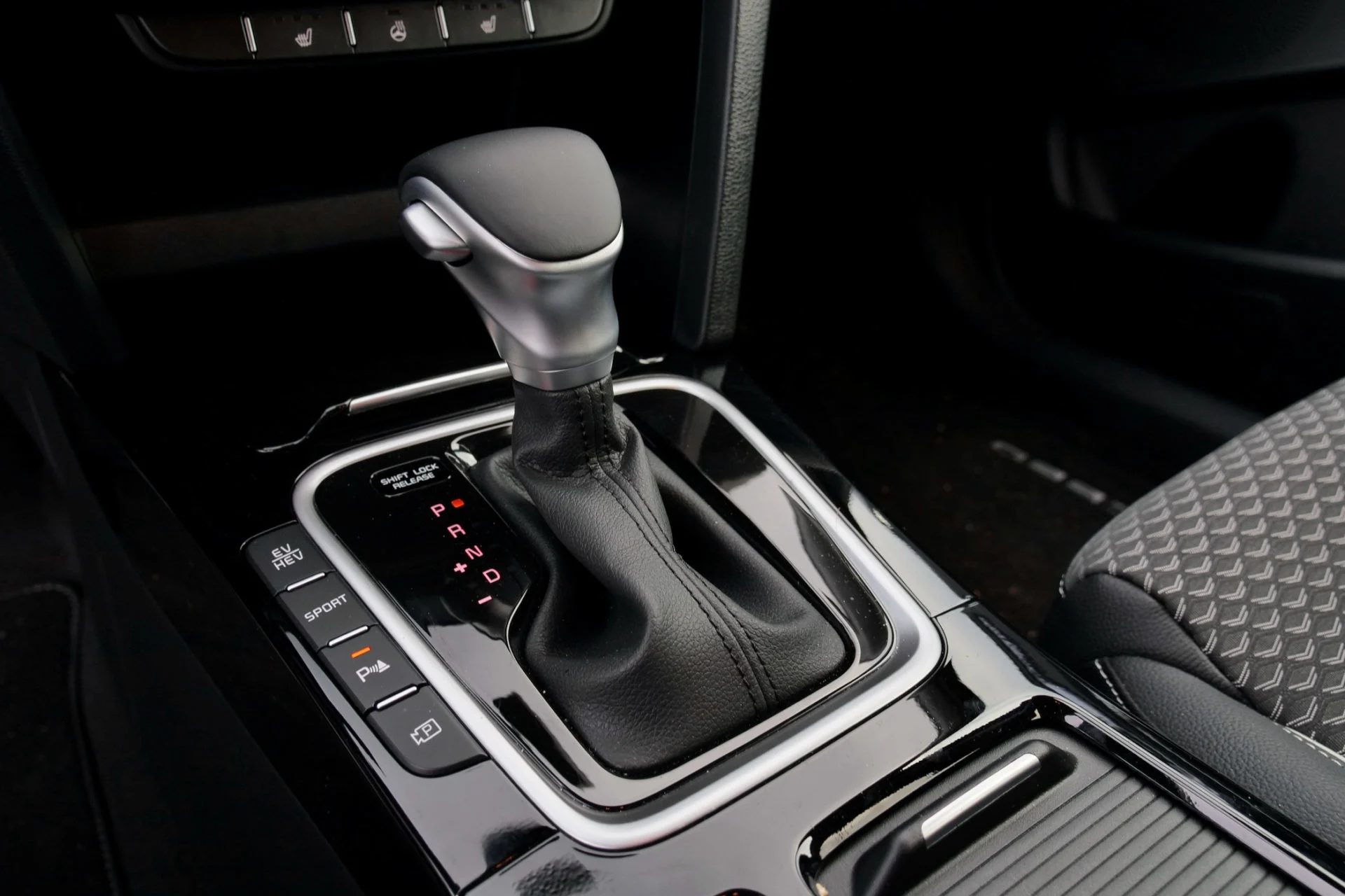 Bilbasen DUEL Kia Ceed SW PHEV vs Suzuki Swace Hybrid9849