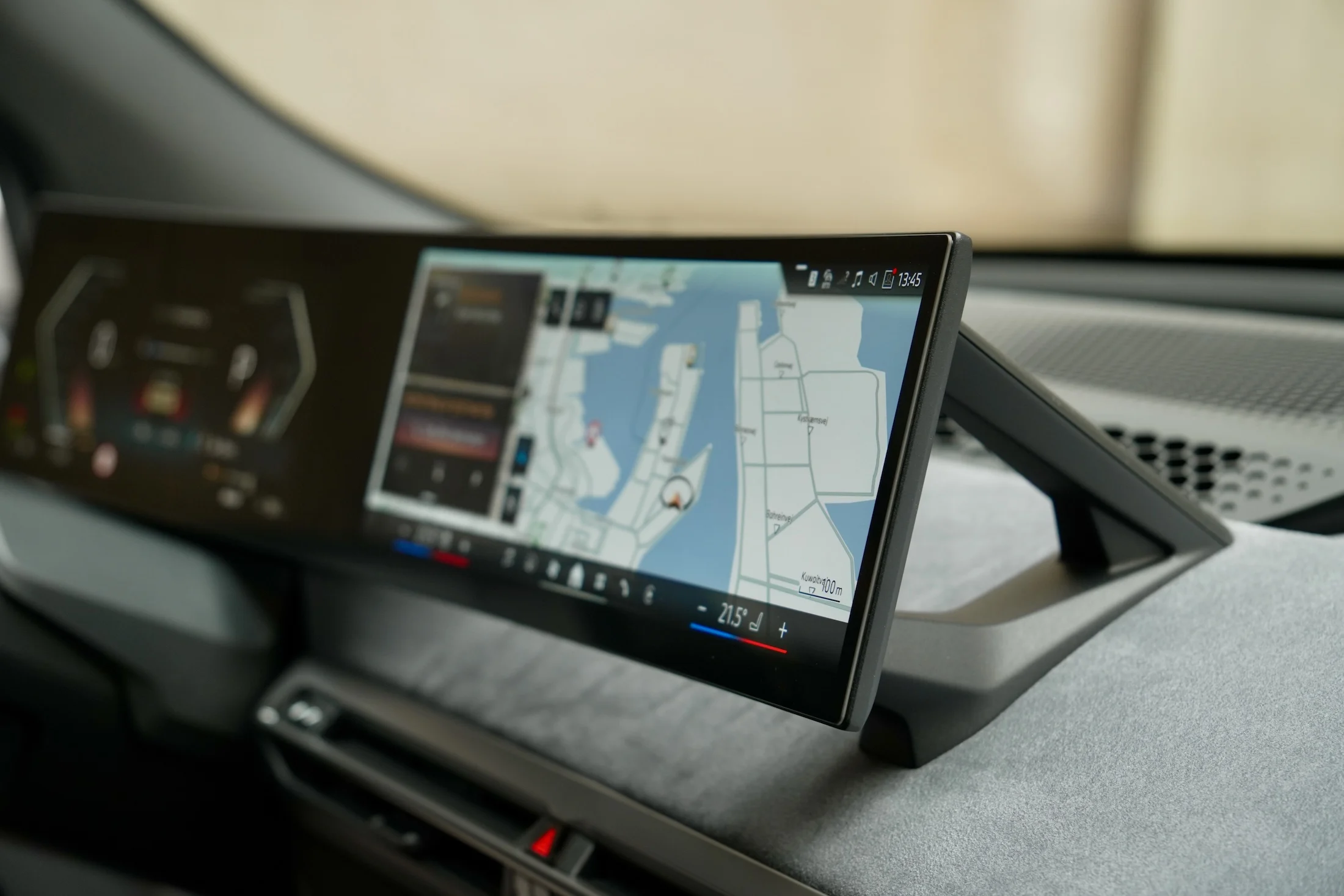 DUEL BMW iX vs Volvo EX90 MBB 2975