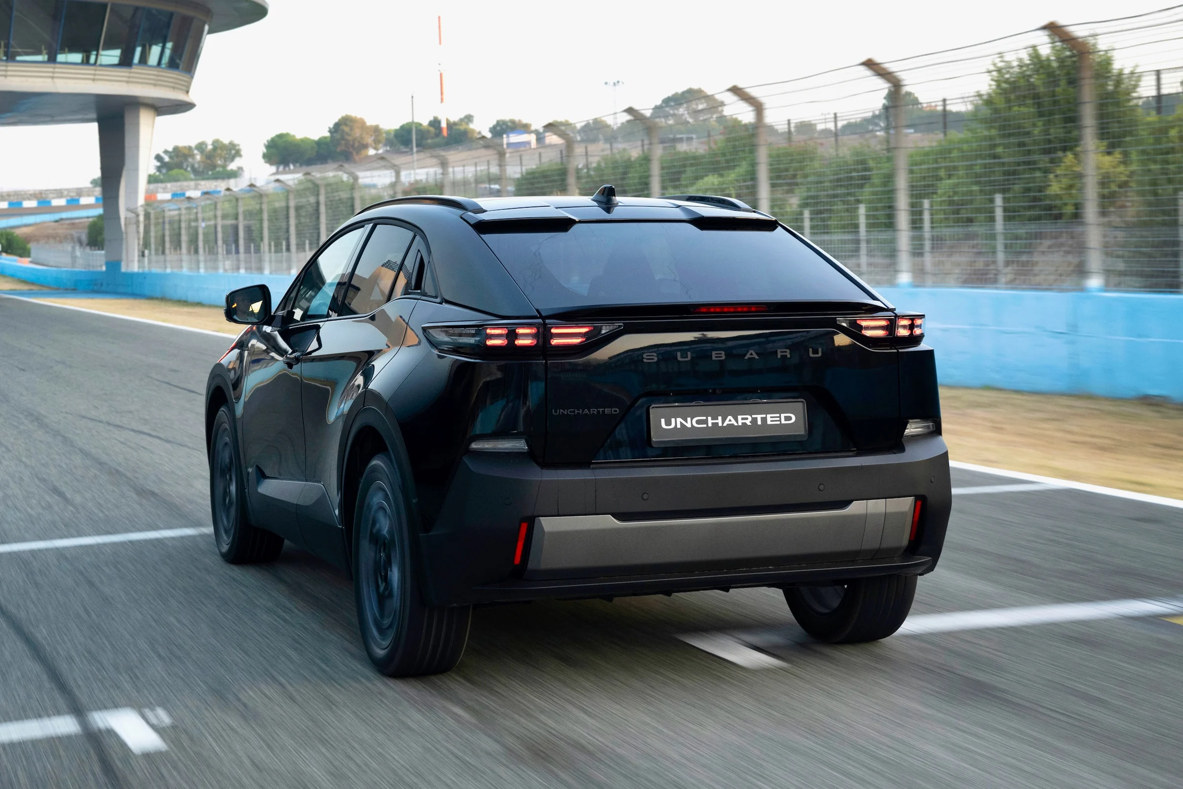 Subaru Uncharted AWD Black 38