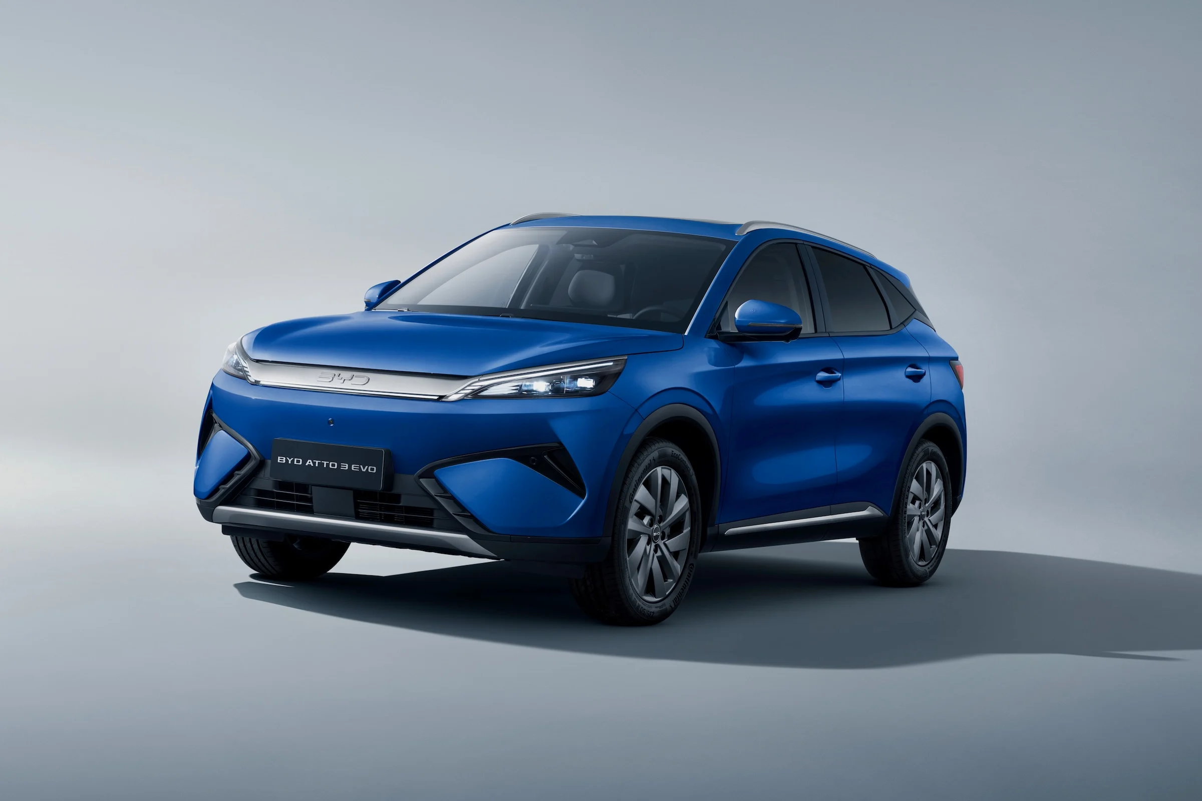 04-ATTO3 LHD Exterior Left-Front-45deg download JPG