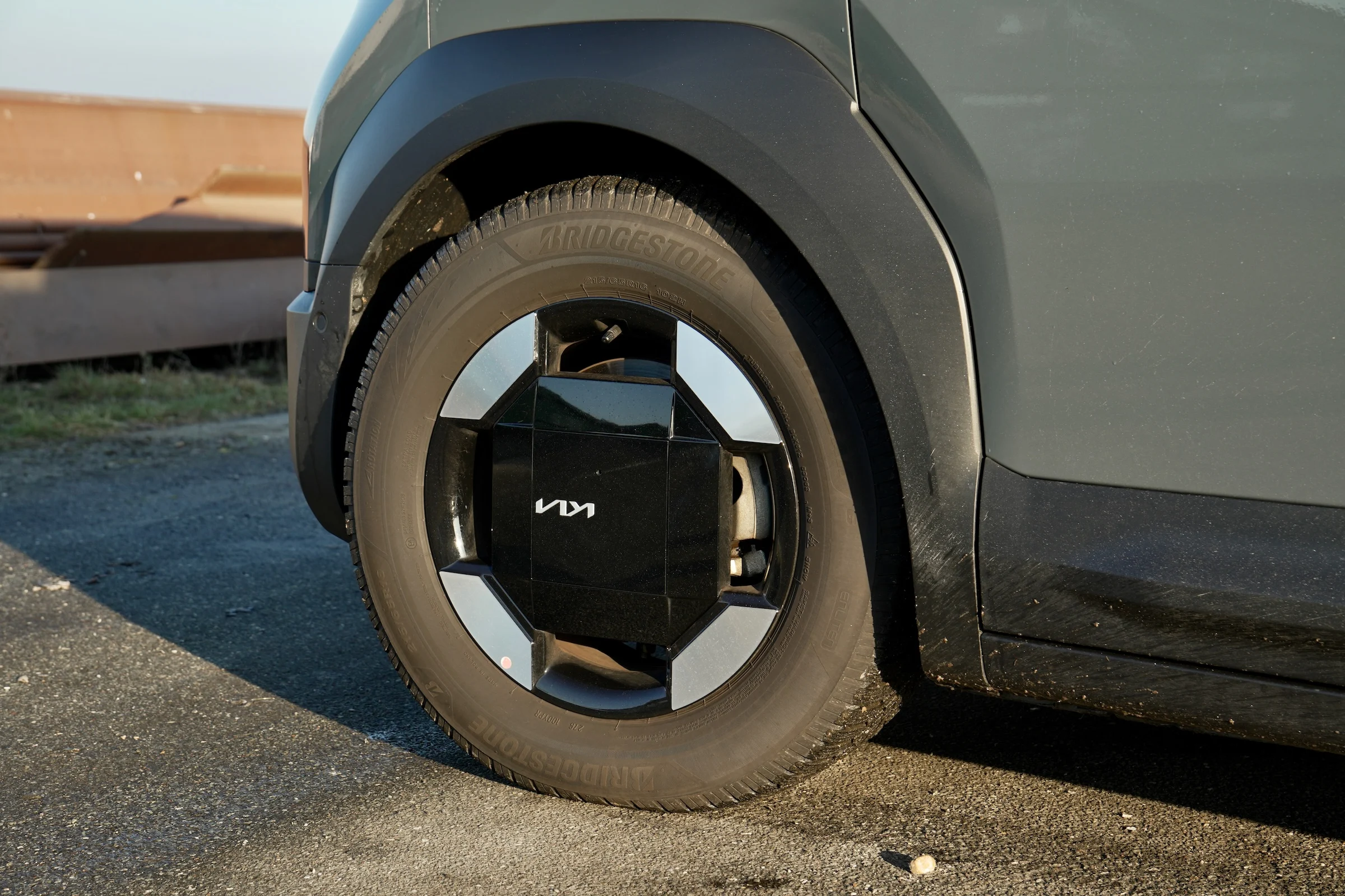 DUEL Kia PV5 Pass vs VW ID. Buzz 716