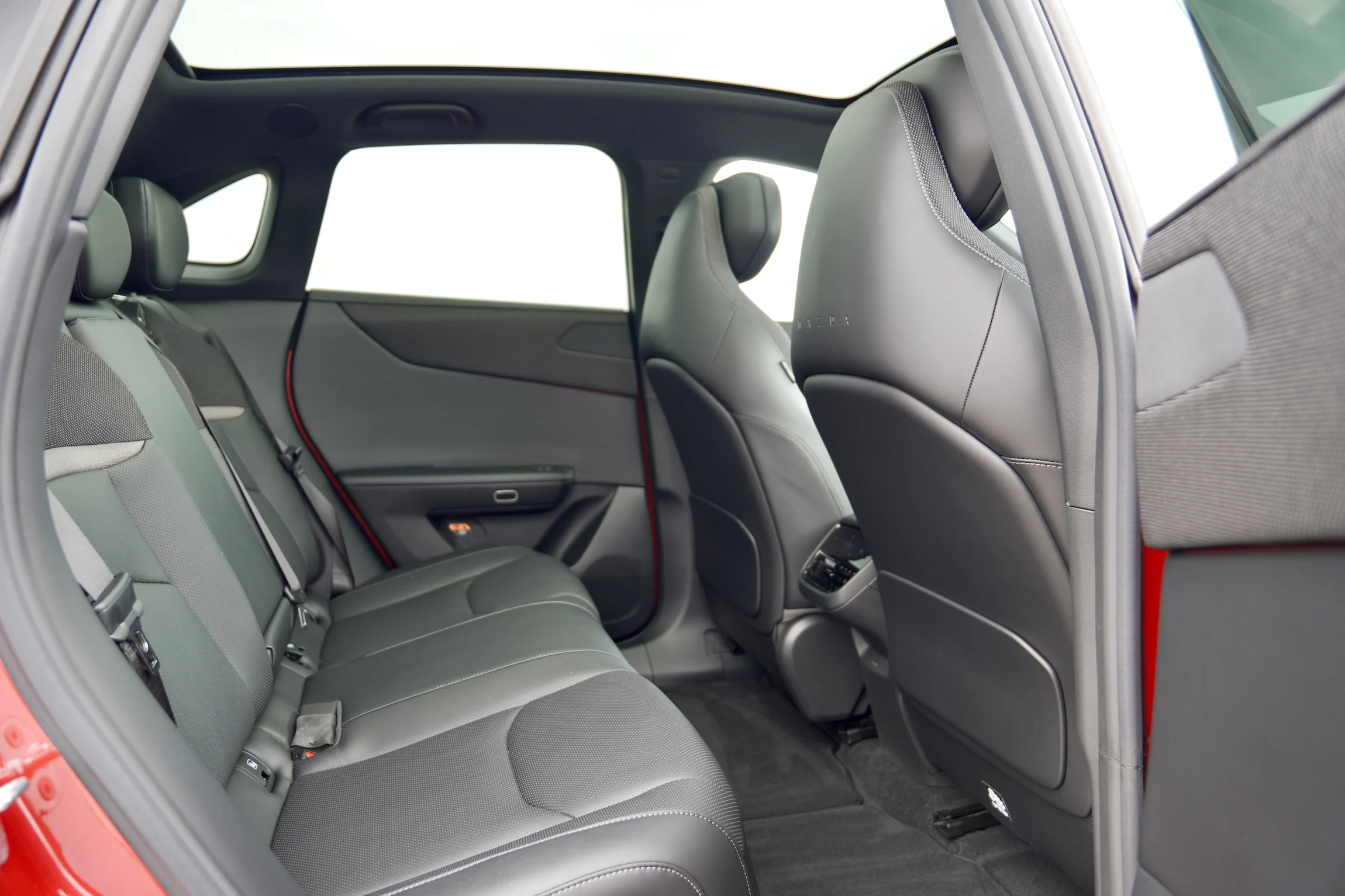 FØRSTE TUR Mazda CX-6e MBB 211