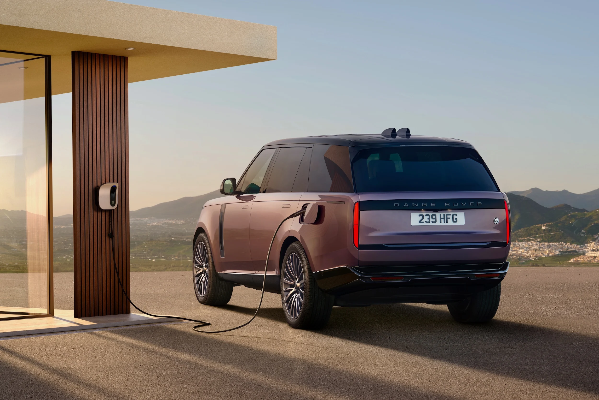 RANGE ROVER ELECTRIC ON CHARGE 02 09 26