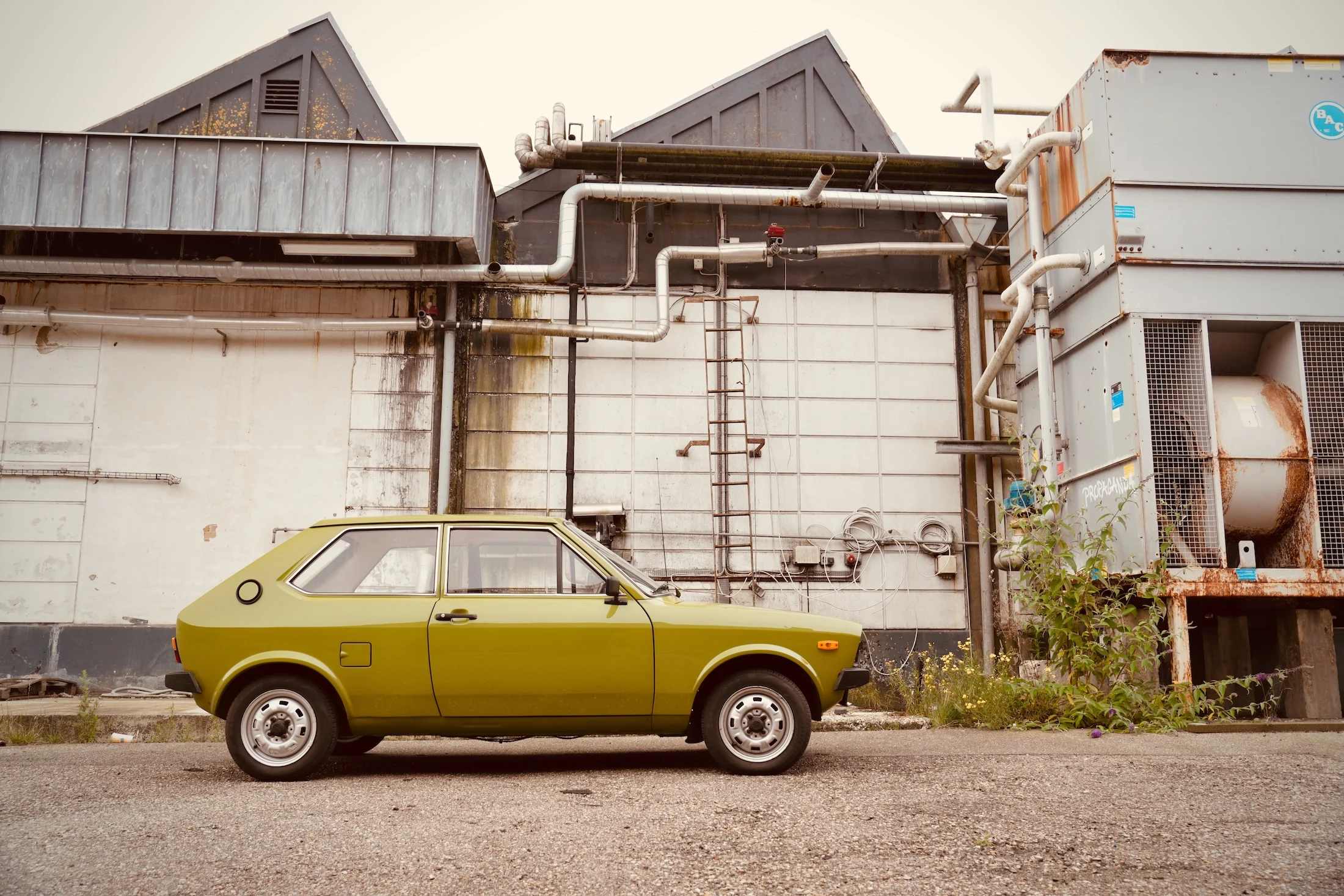 VW Polo L 1975 MBB 03390