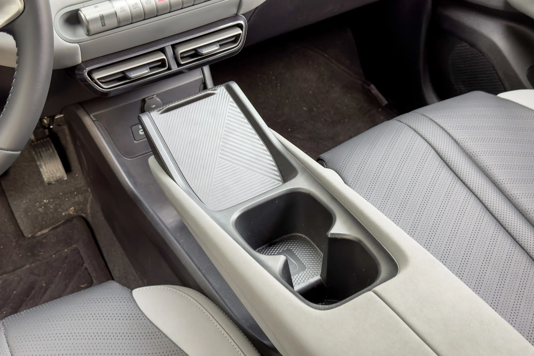 BYD Dolphin Surf - interiør-11