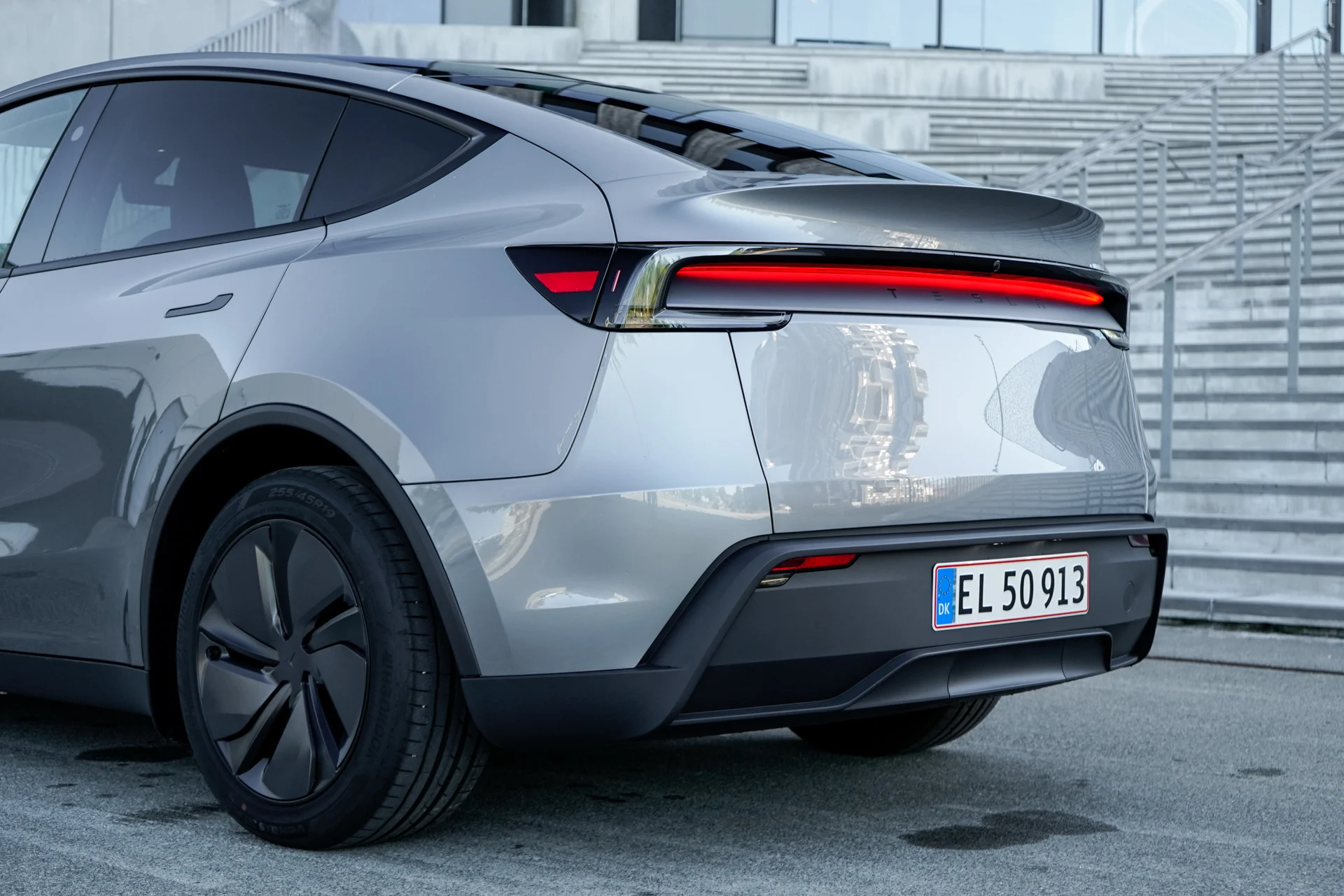 Tesla Model Y -03