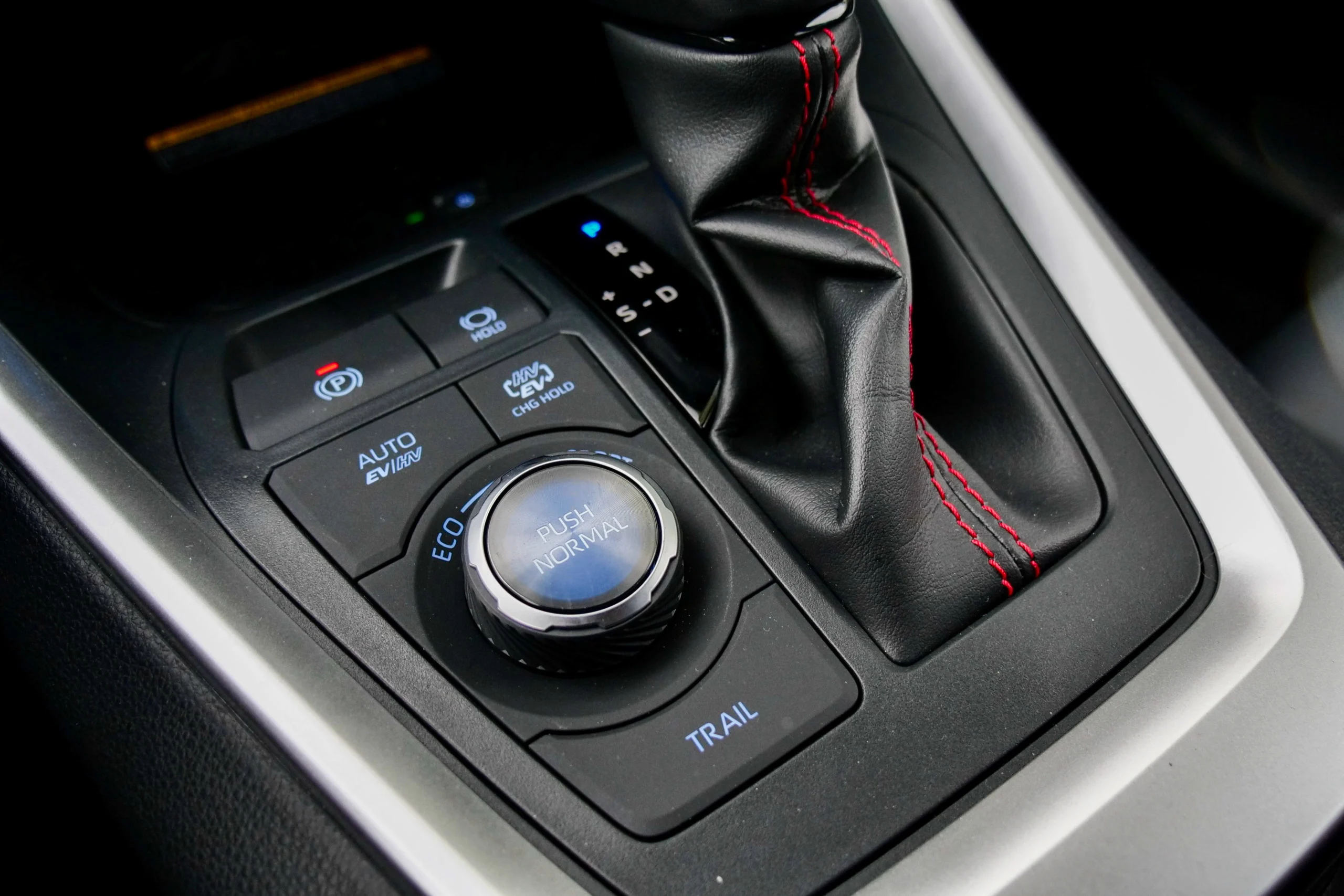 Toyota RAV4 Plug In &#8211; Interiør (5)