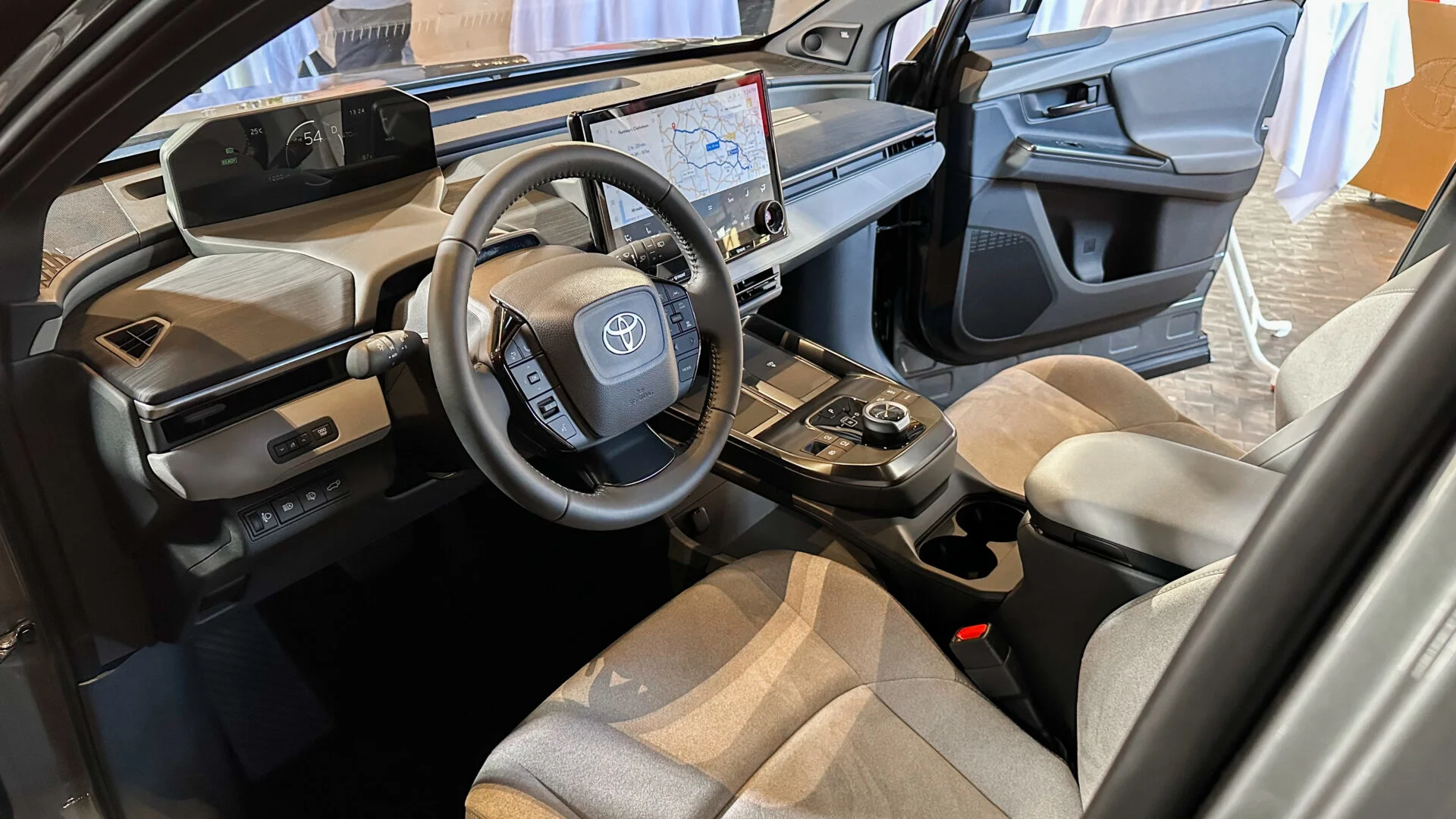 Toyota-Urban-Cruiser-og-C-HR-06.jpg