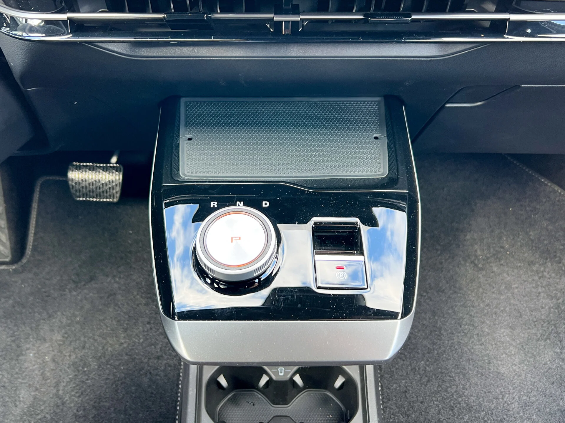 MG ZS EV vs MG4_Interior-19