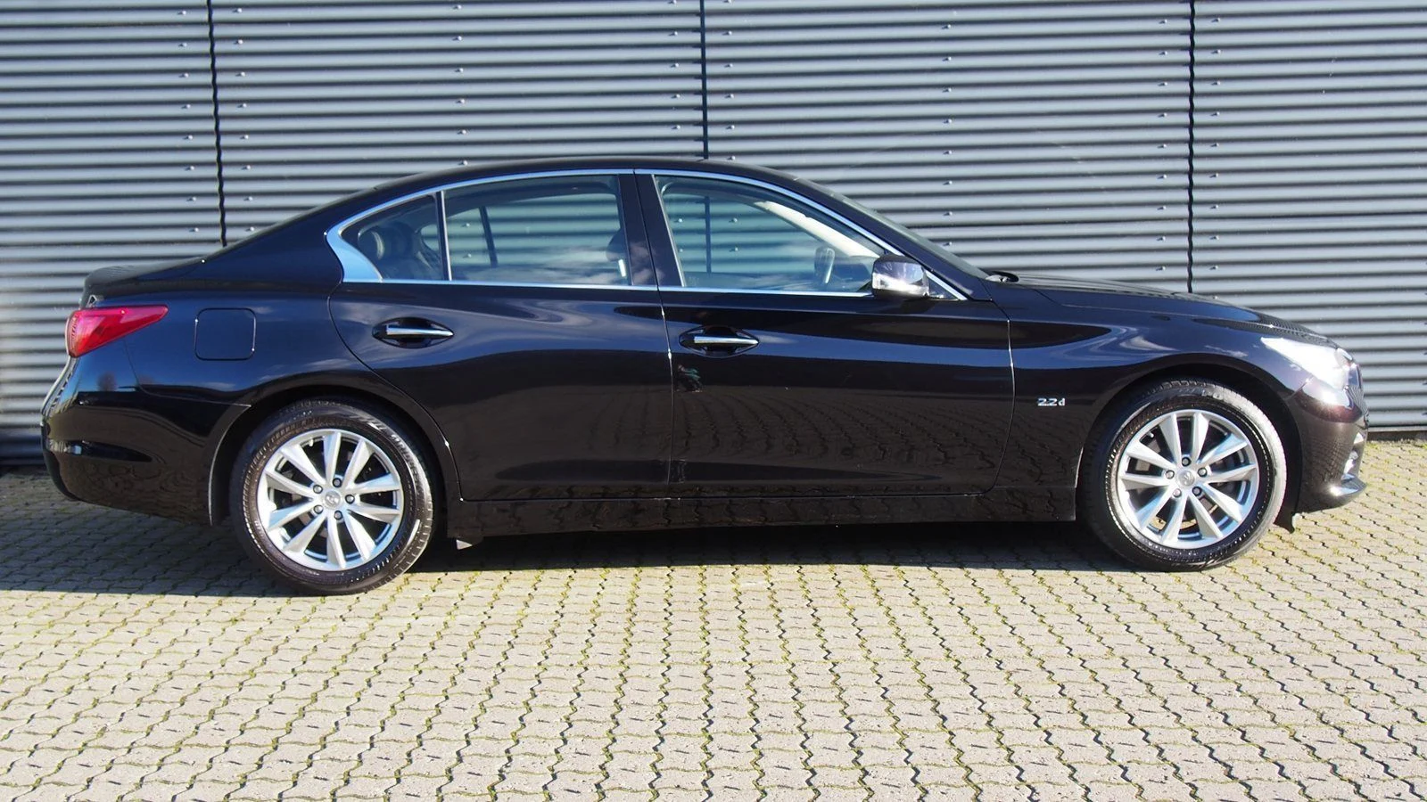 Infiniti side