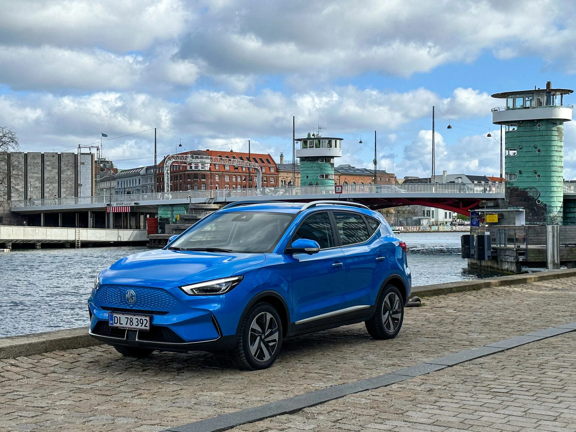 MG ZS EV vs MG4_Eksterior-10