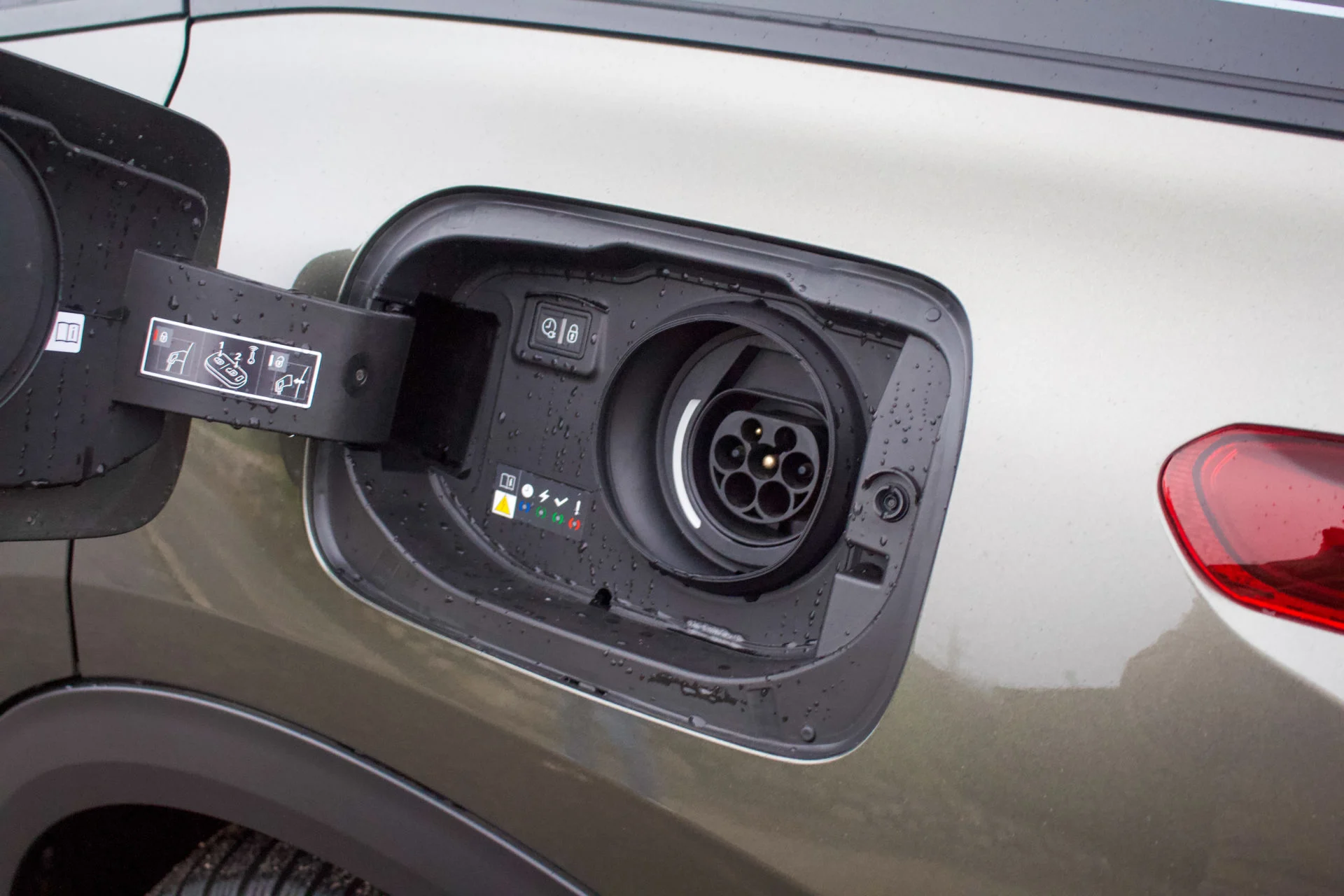 Kia Sportage vs. Citroen C5 X-18