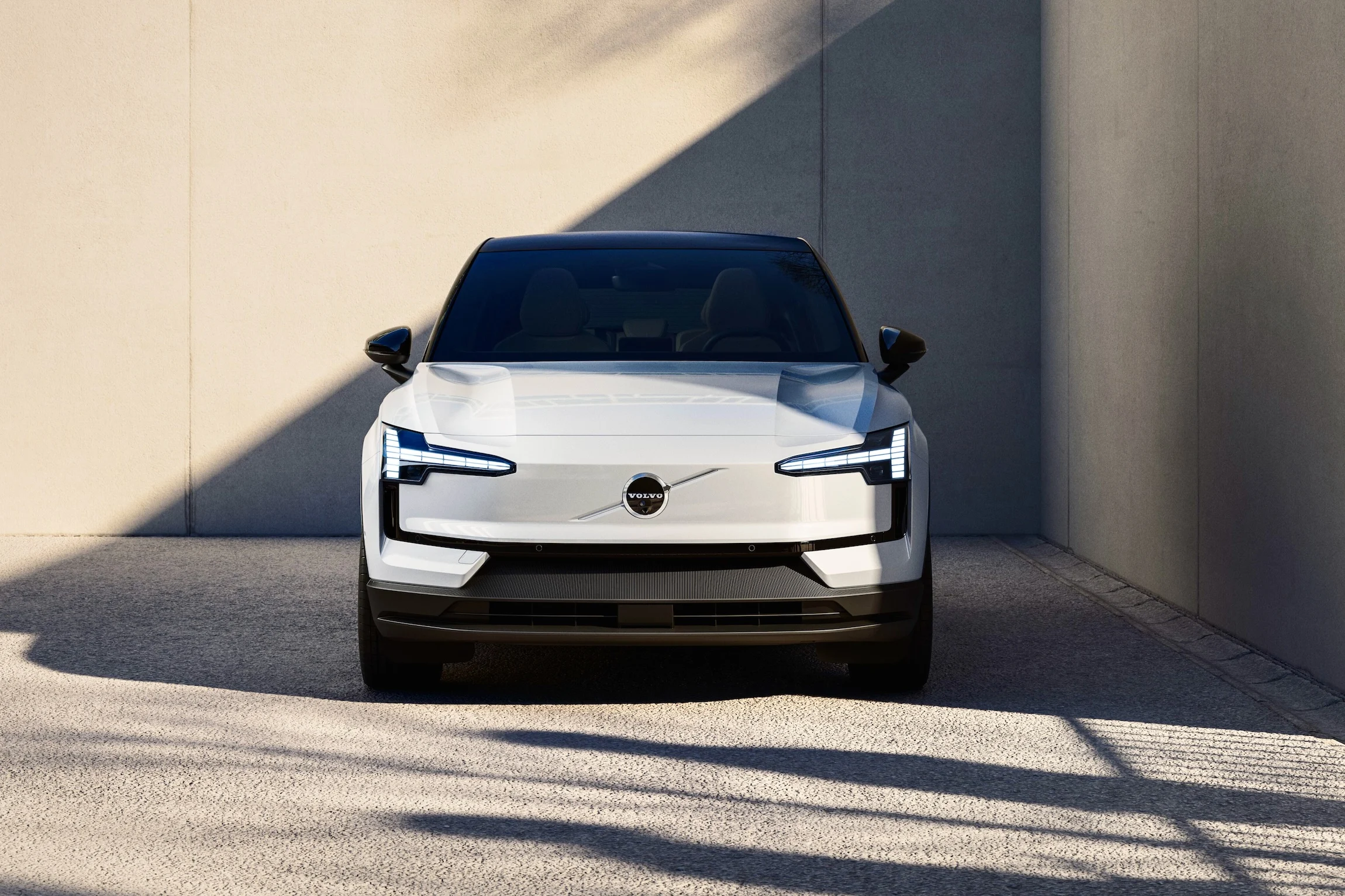 Exterior Full Front EX30 MY27