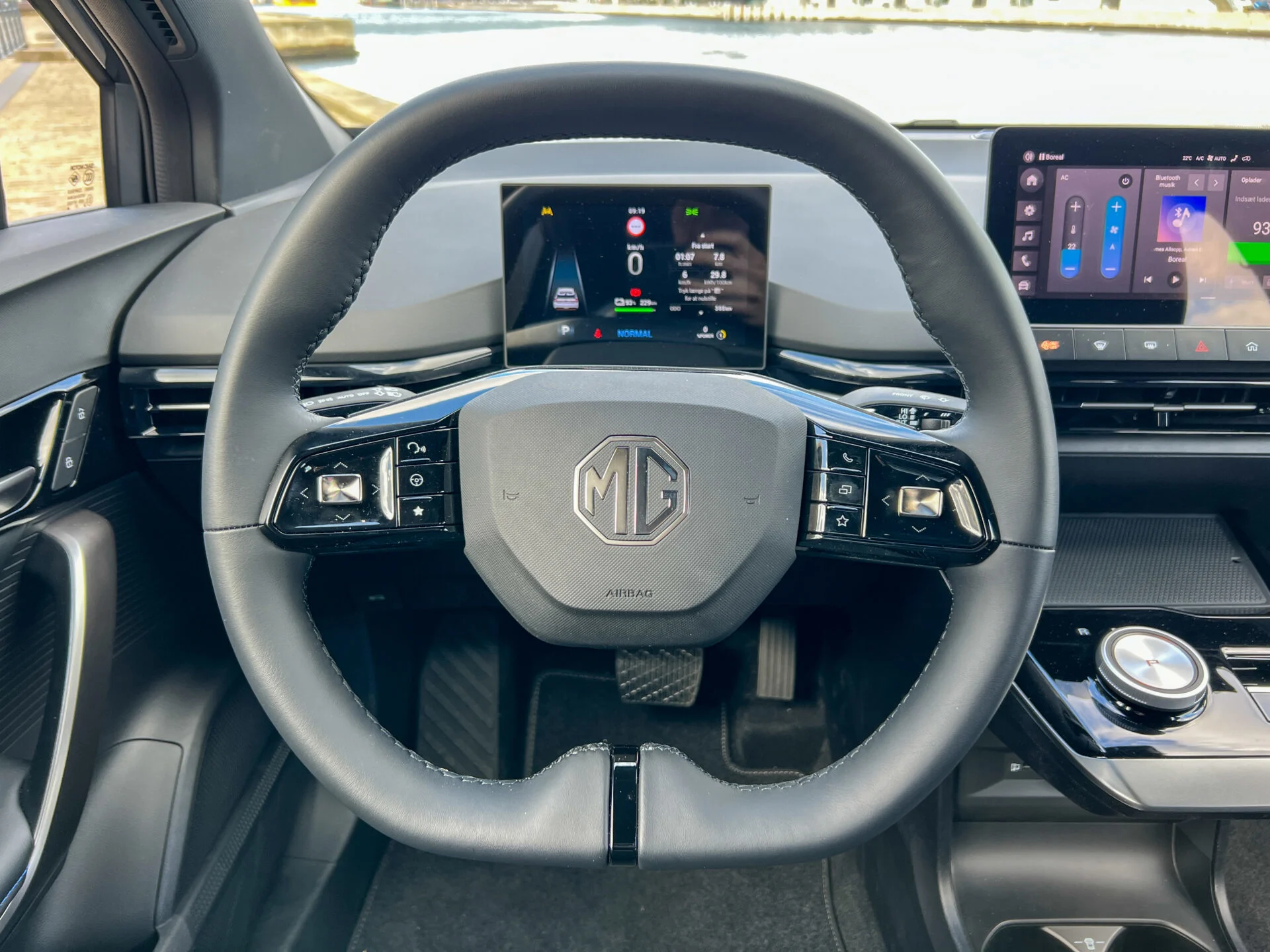 MG ZS EV vs MG4_Interior-25