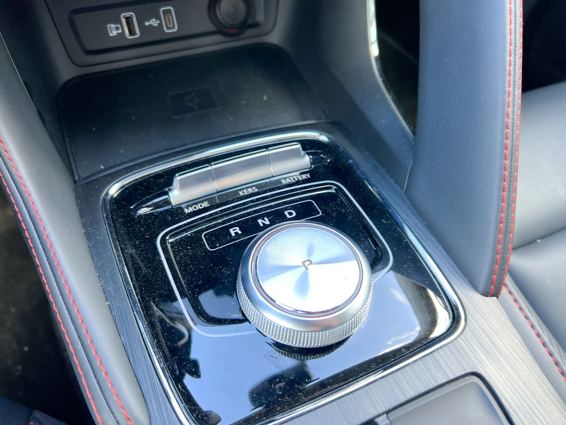 MG ZS EV vs MG4_Interior-07