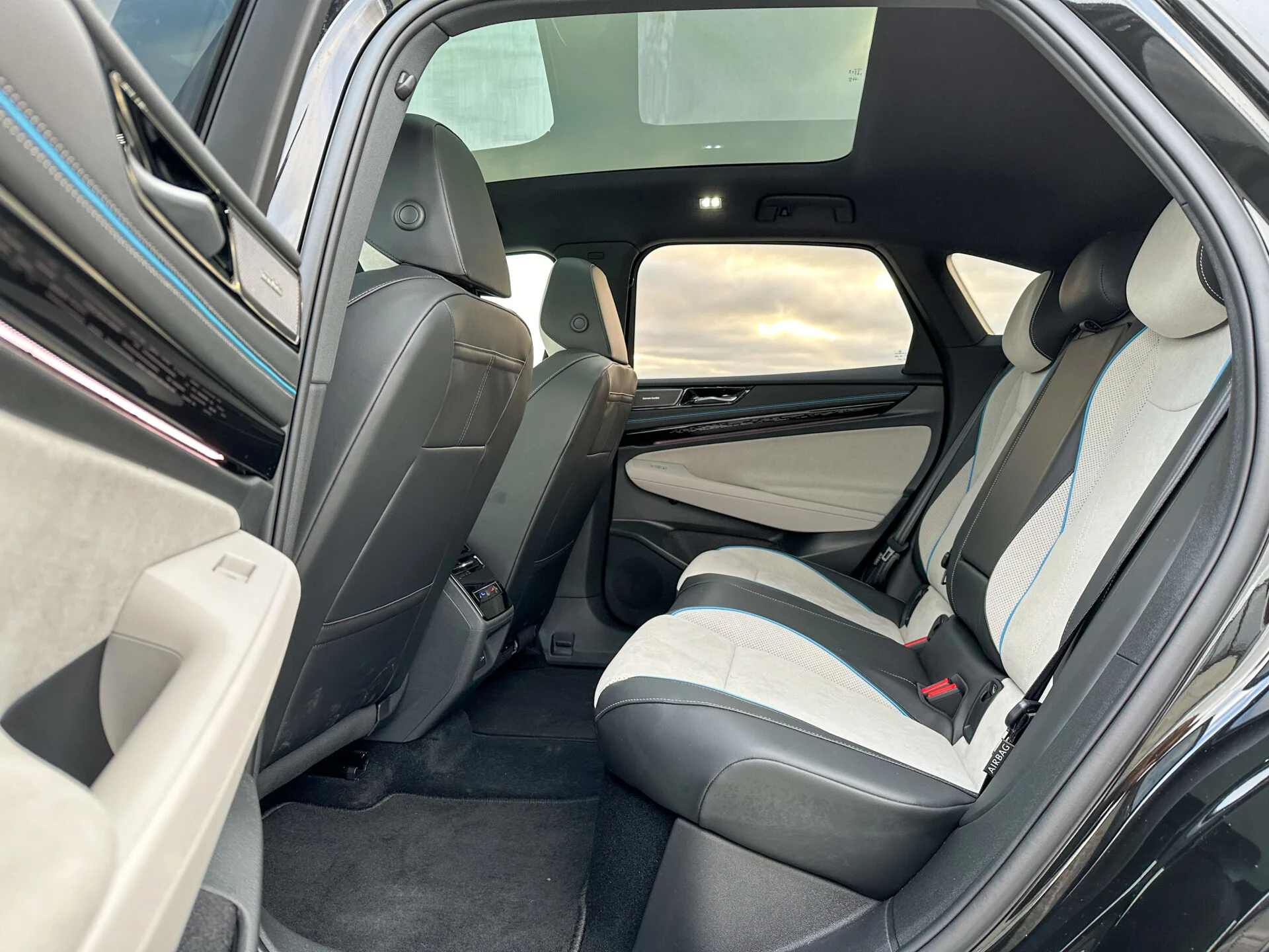 VW ID.7 vs. Hyundai Ioniq 6-64