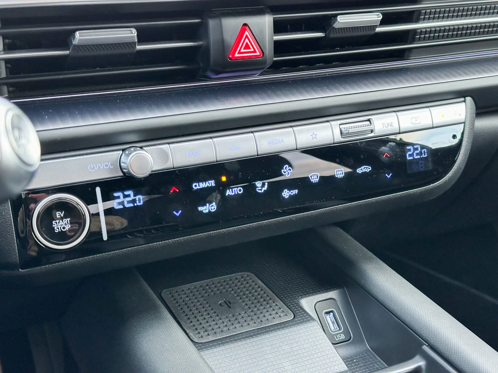 VW ID.7 vs. Hyundai Ioniq 6-40