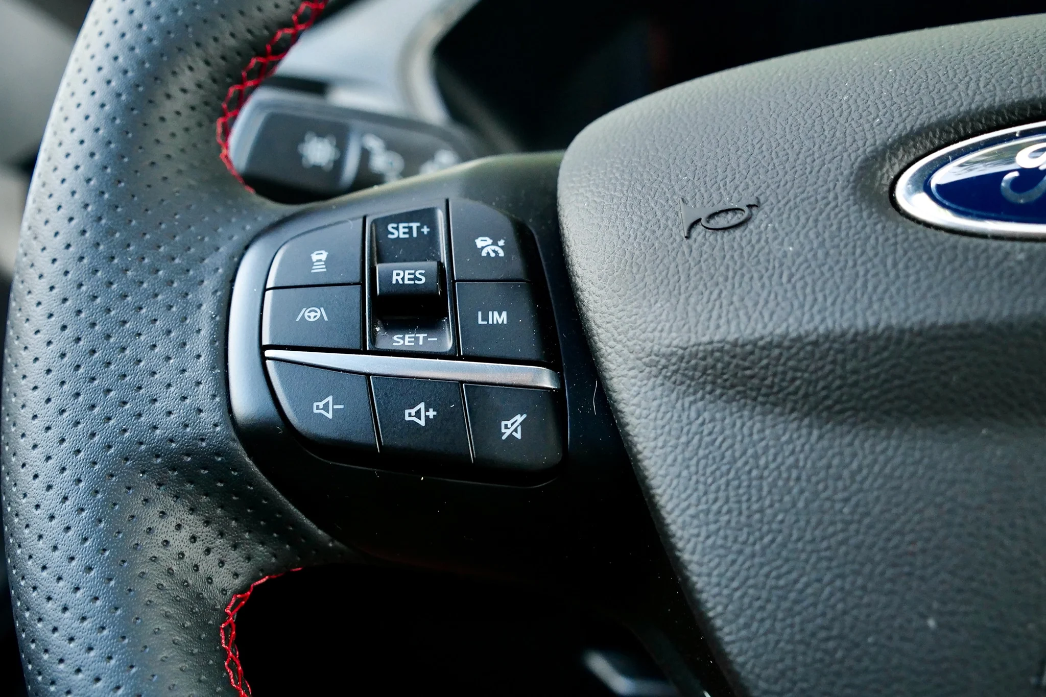 Ford Kuga Hybrid – Interiør (6)