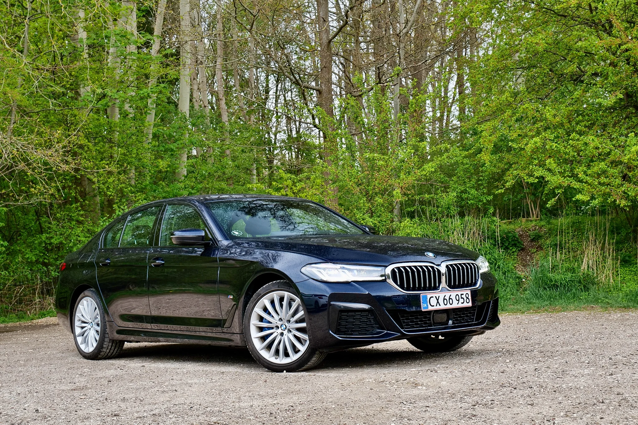 BMW 545e – skråt forfra