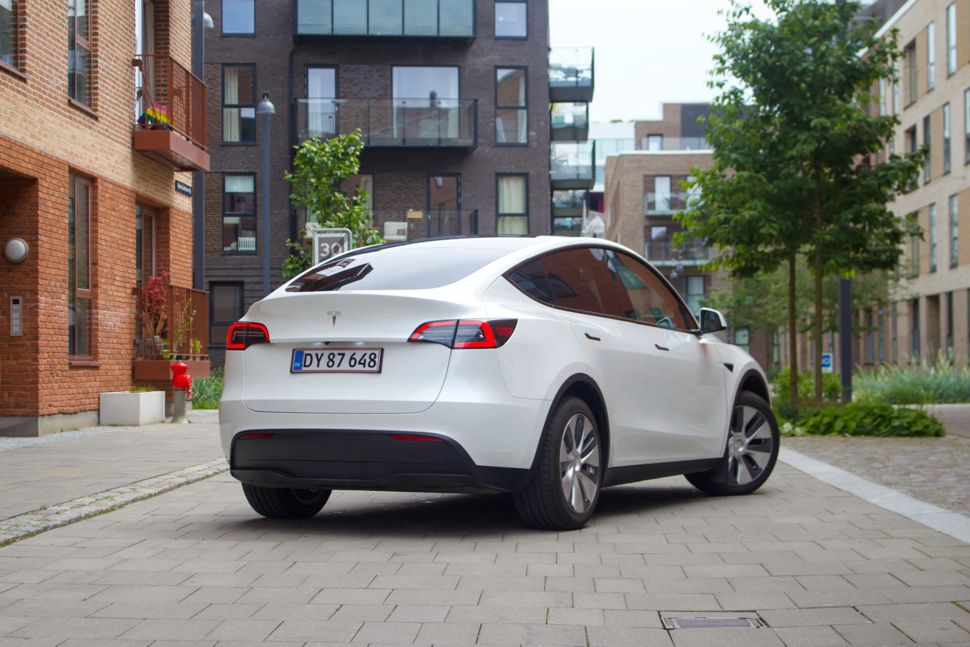 Tesla Model Y LR RWD-21
