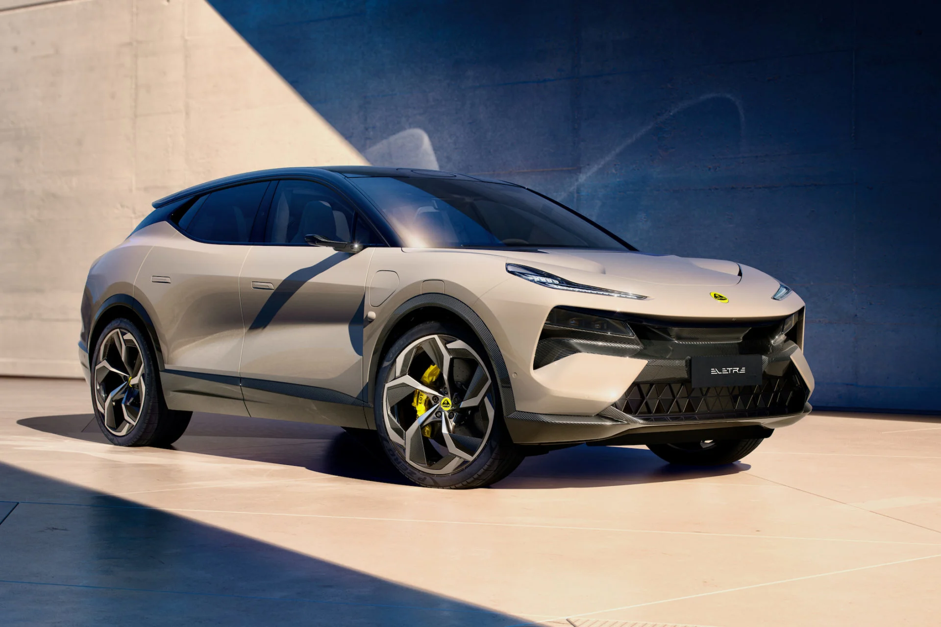 Lotus Eletre 02