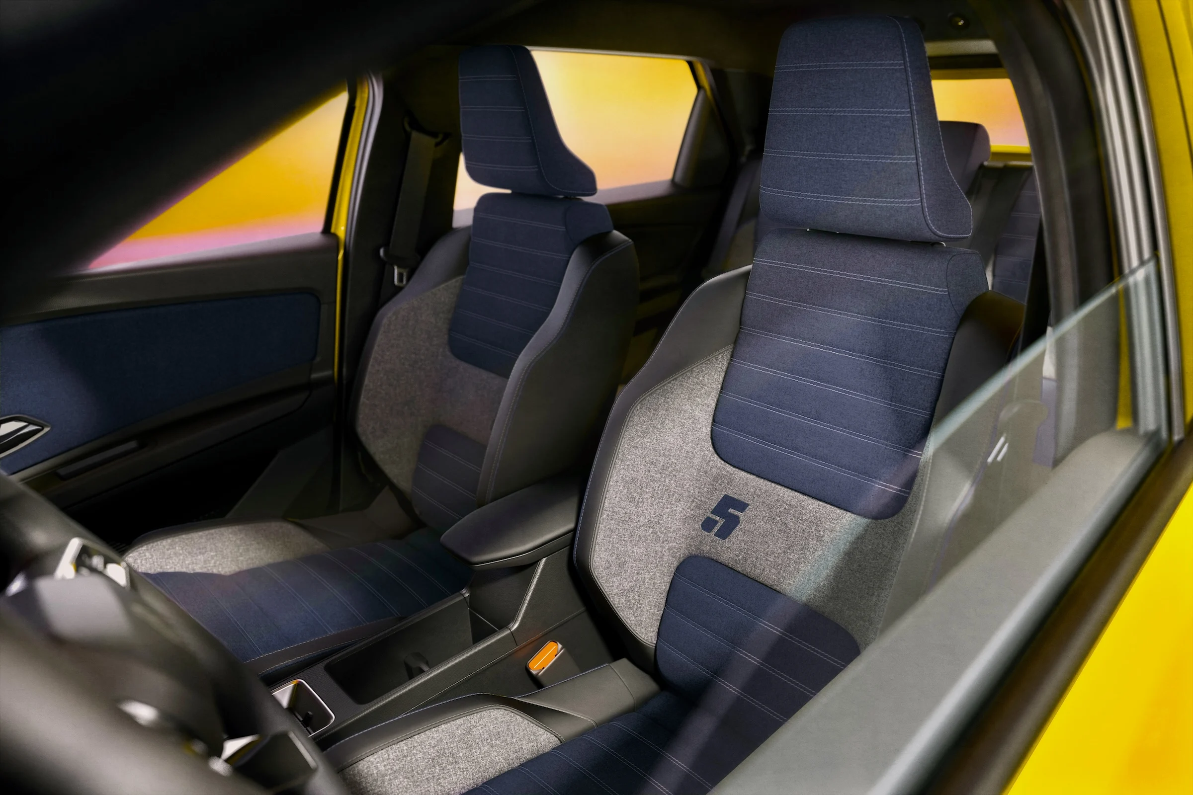 Renault-5-E-Tech-electric-2