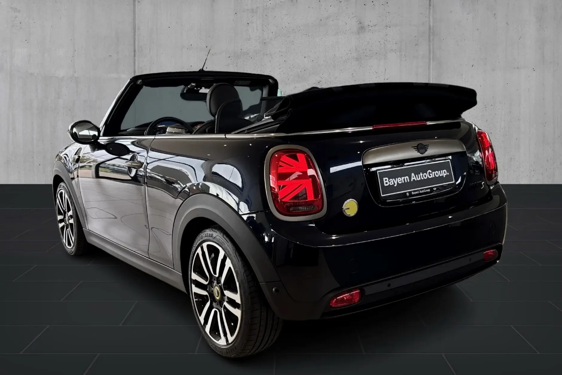 Mini Cooper SE Cabriolet 2025-09-30 kl. 23.07.55