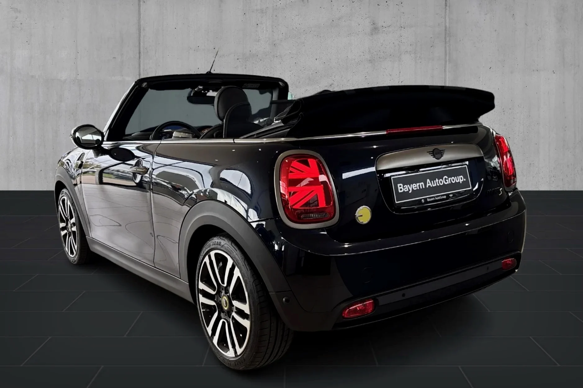 Mini Cooper SE Cabriolet 2025-09-30 kl. 23.07.55