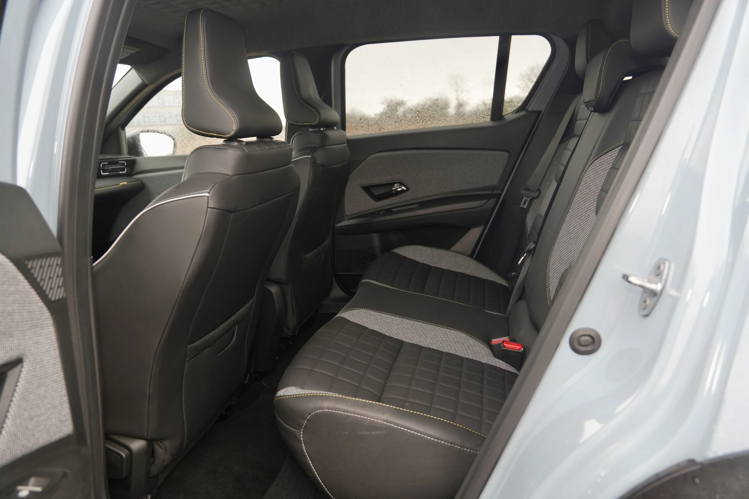 DUEL Jaecoo J5 EV vs Renault 4 E-Tech 105