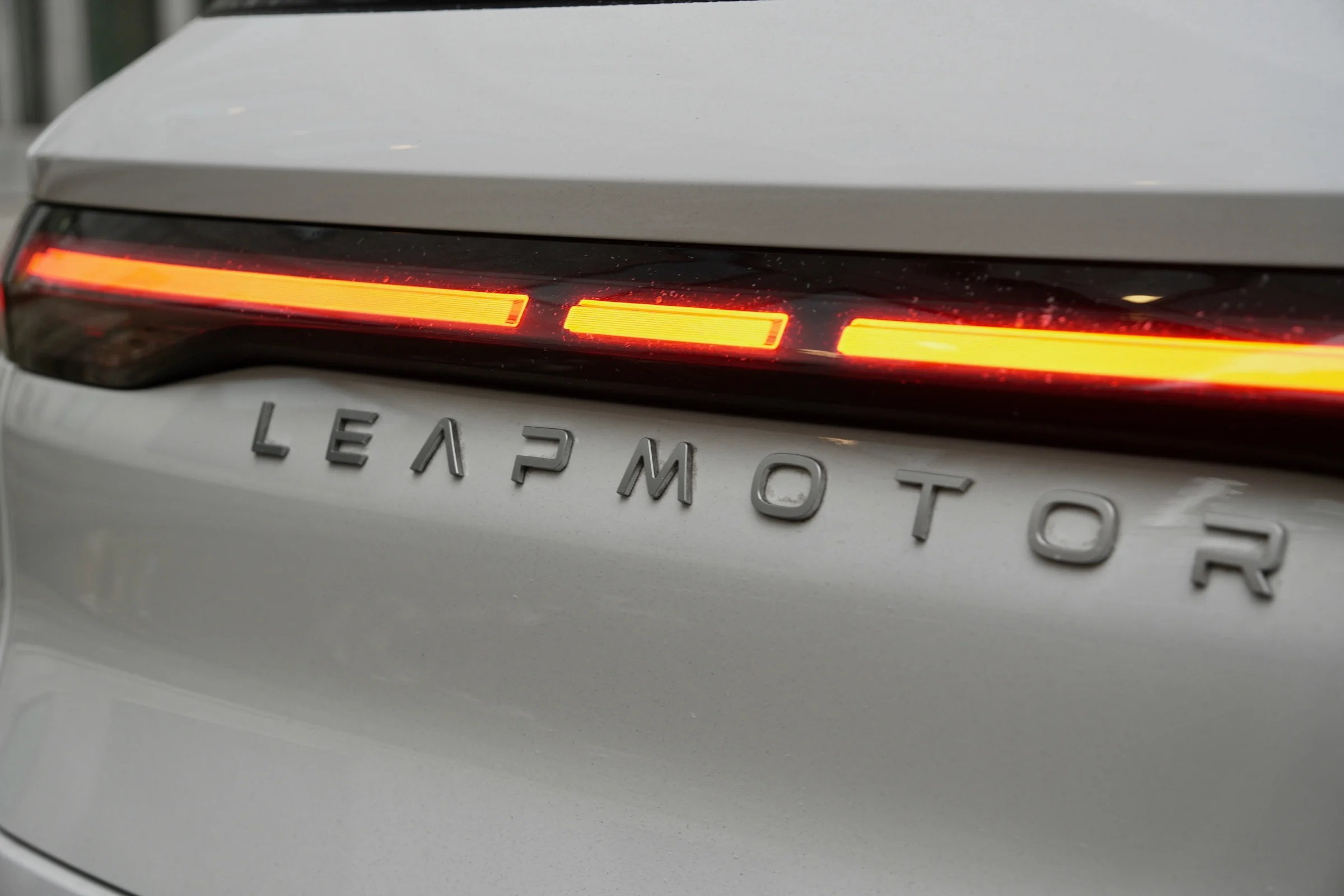 DUEL Leapmotor B10 vs Renault Scenic E-Tech MBB 192