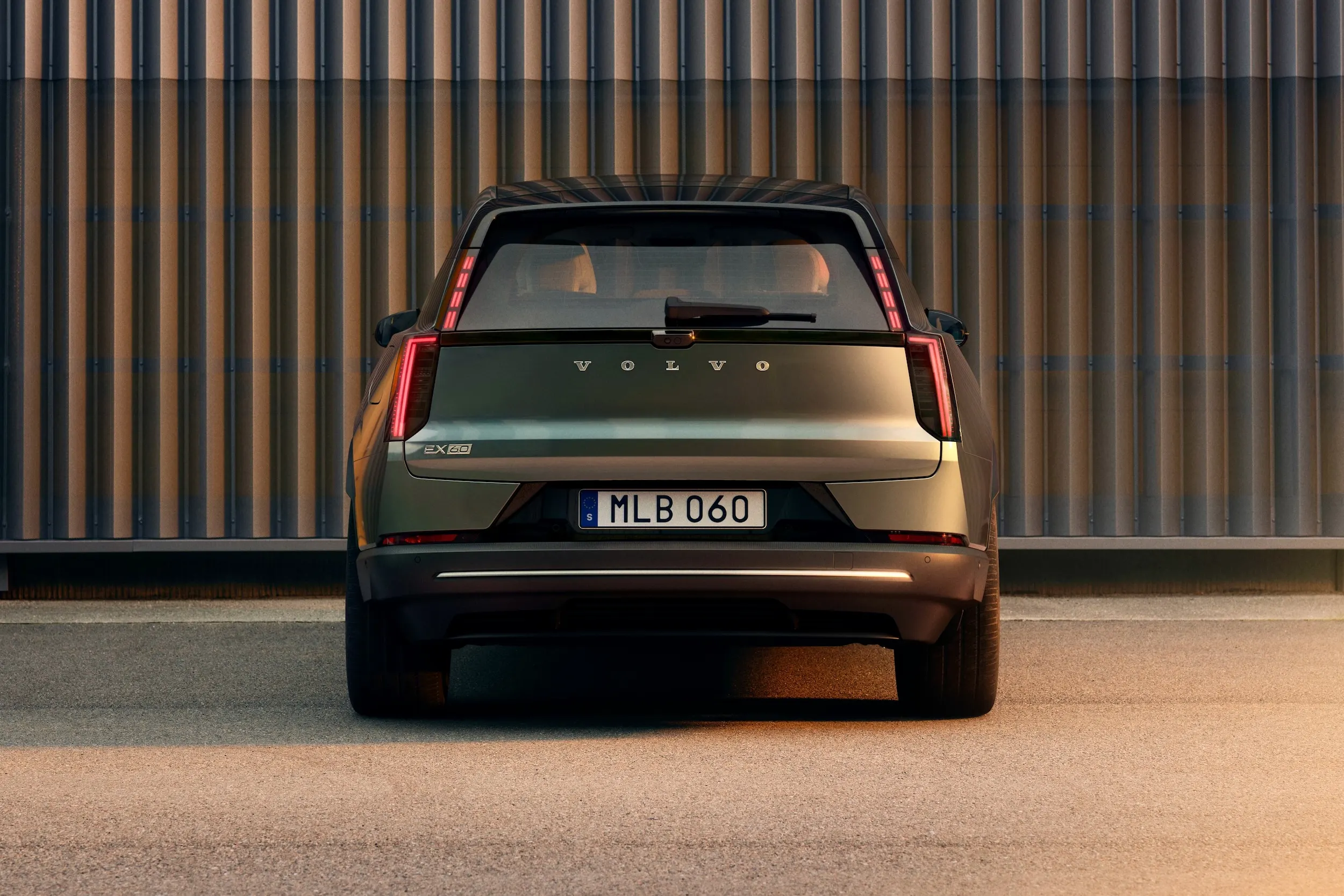 JPG Full-TIM 1159 EX60 STRAIGHT REAR