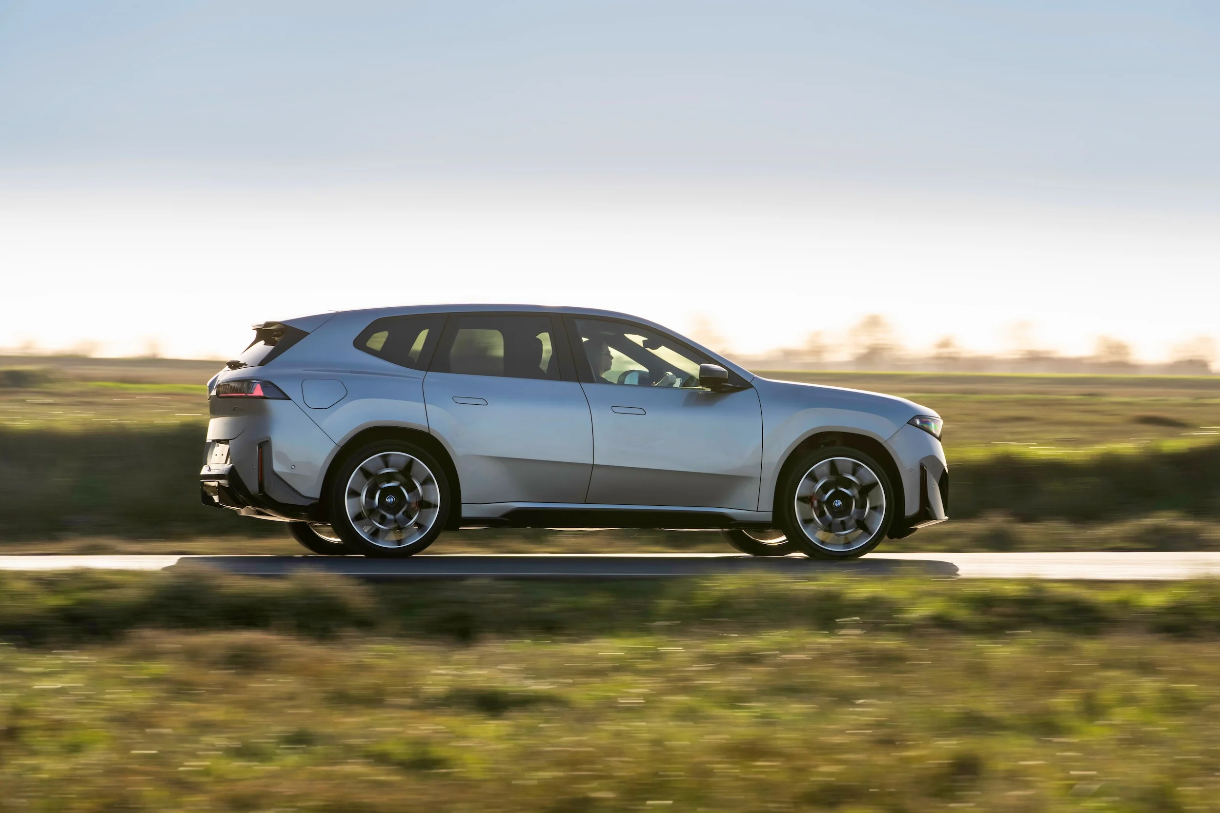 P90630927 highRes bmw-ix3-50-xdrive-m-