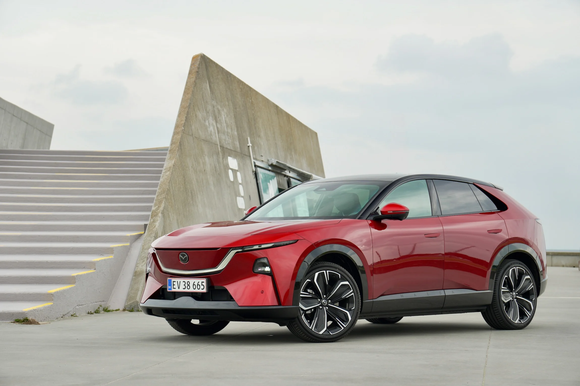 FØRSTE TUR Mazda CX-6e MBB 150