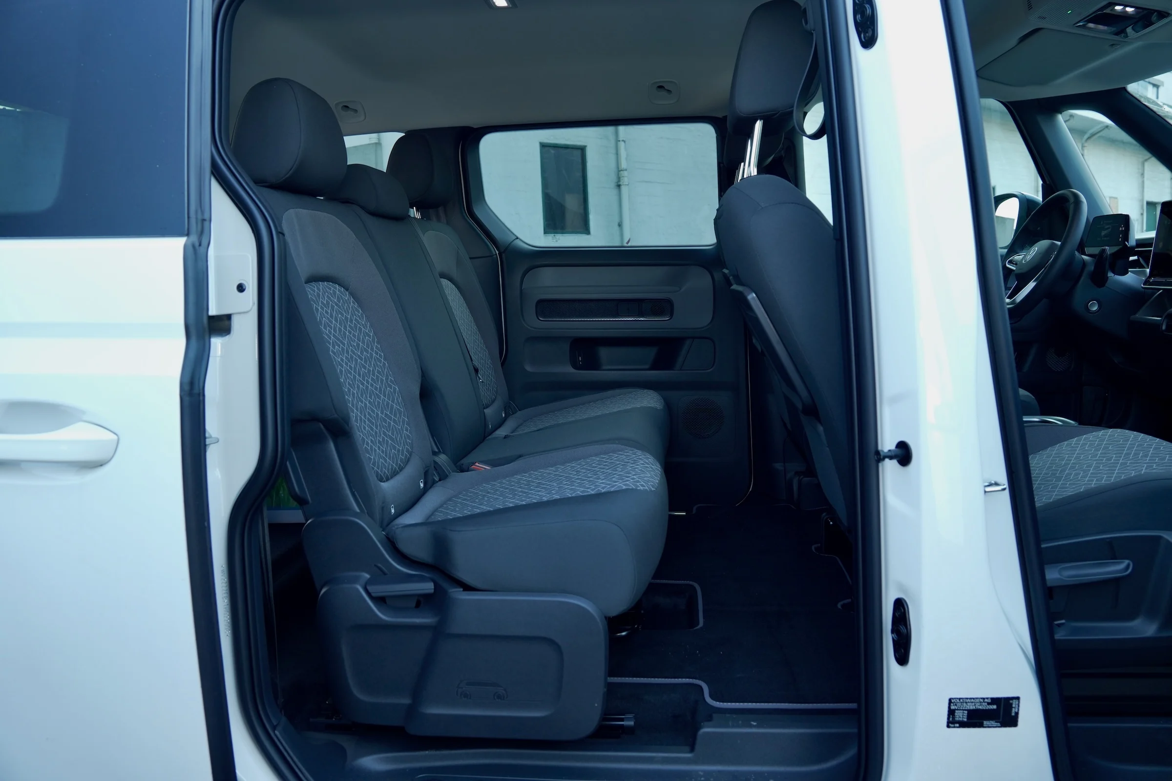 DUEL Kia PV5 Pass vs VW ID. Buzz 819