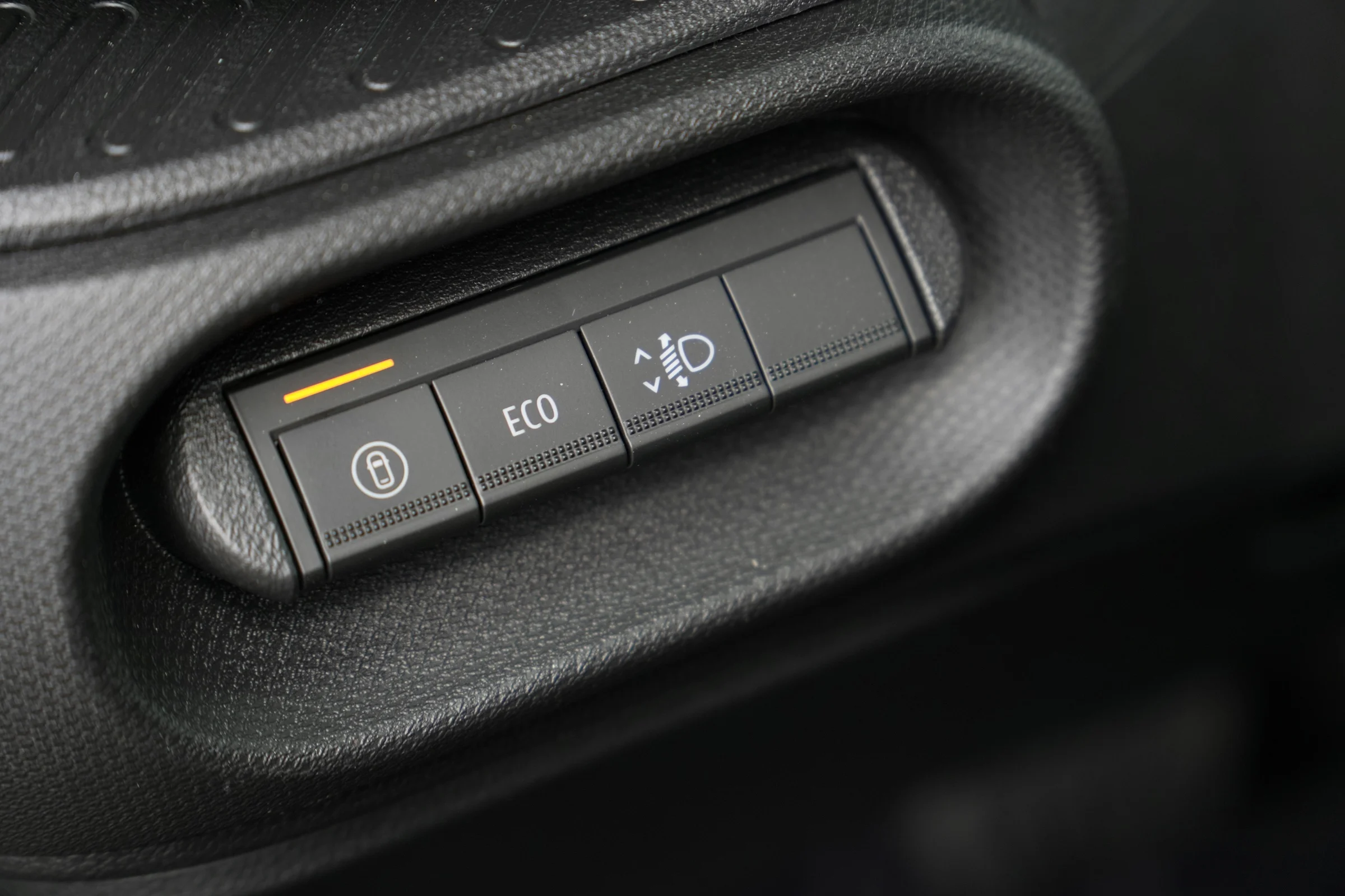 DUEL BYD Dolphin Surf vs Renault Twingo E-Tech MBB 0518
