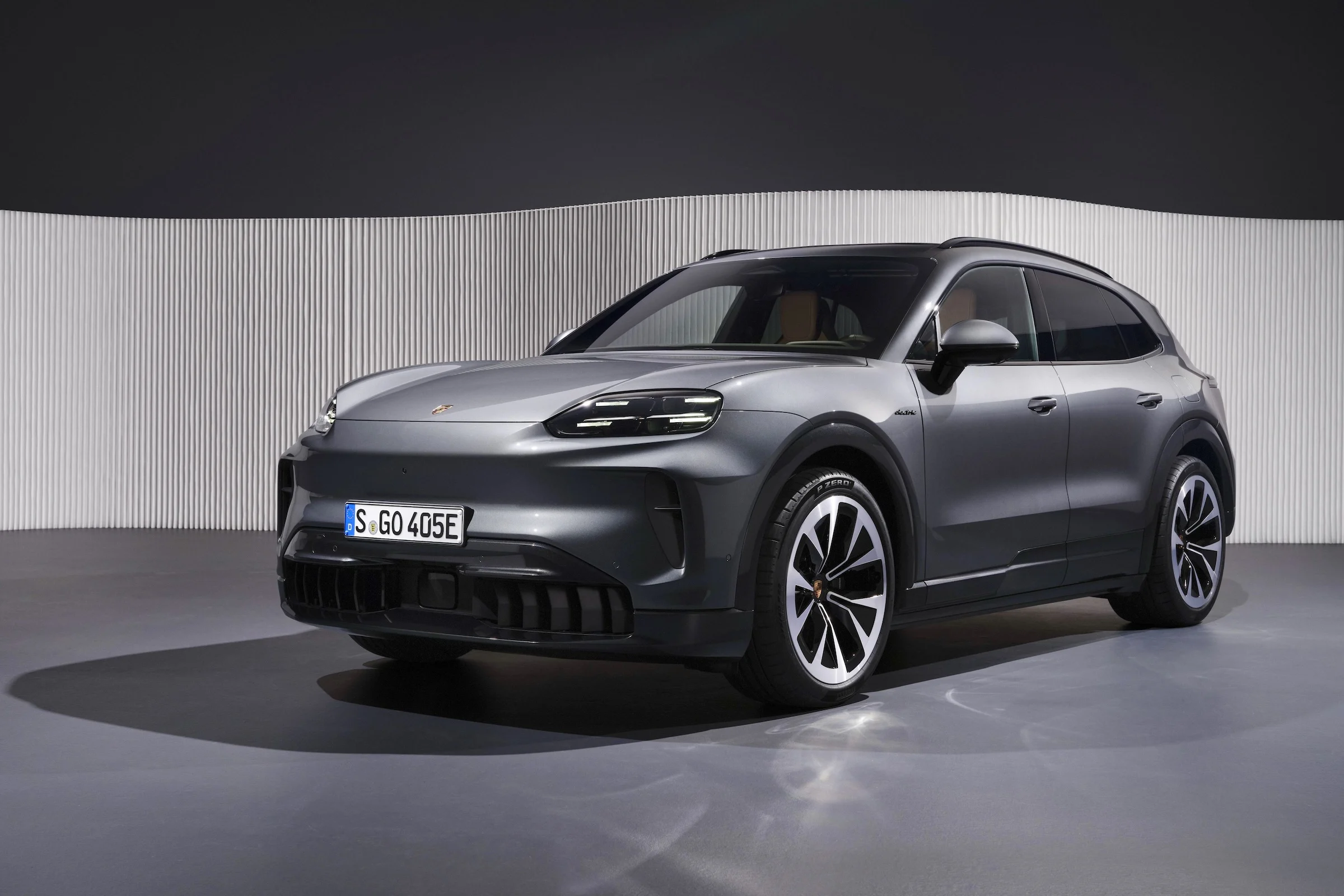 Porsche Cayenne Electric 594 6000x4500