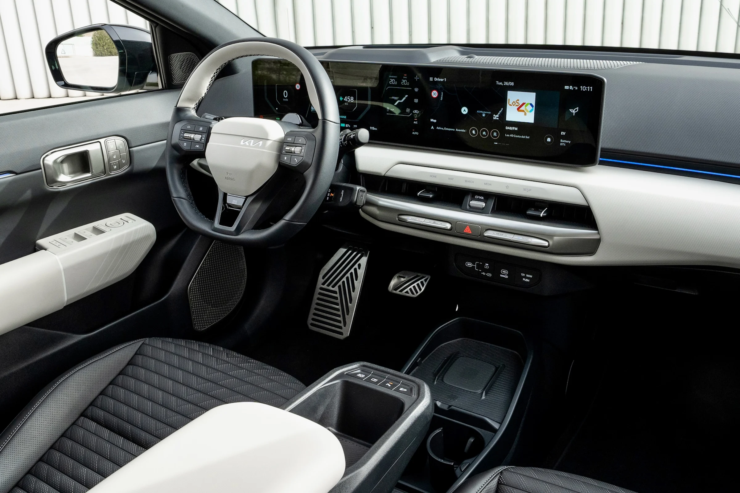 kia-ev4-fastback-gt-line-shale-gray-interior-print-3600x2400-002