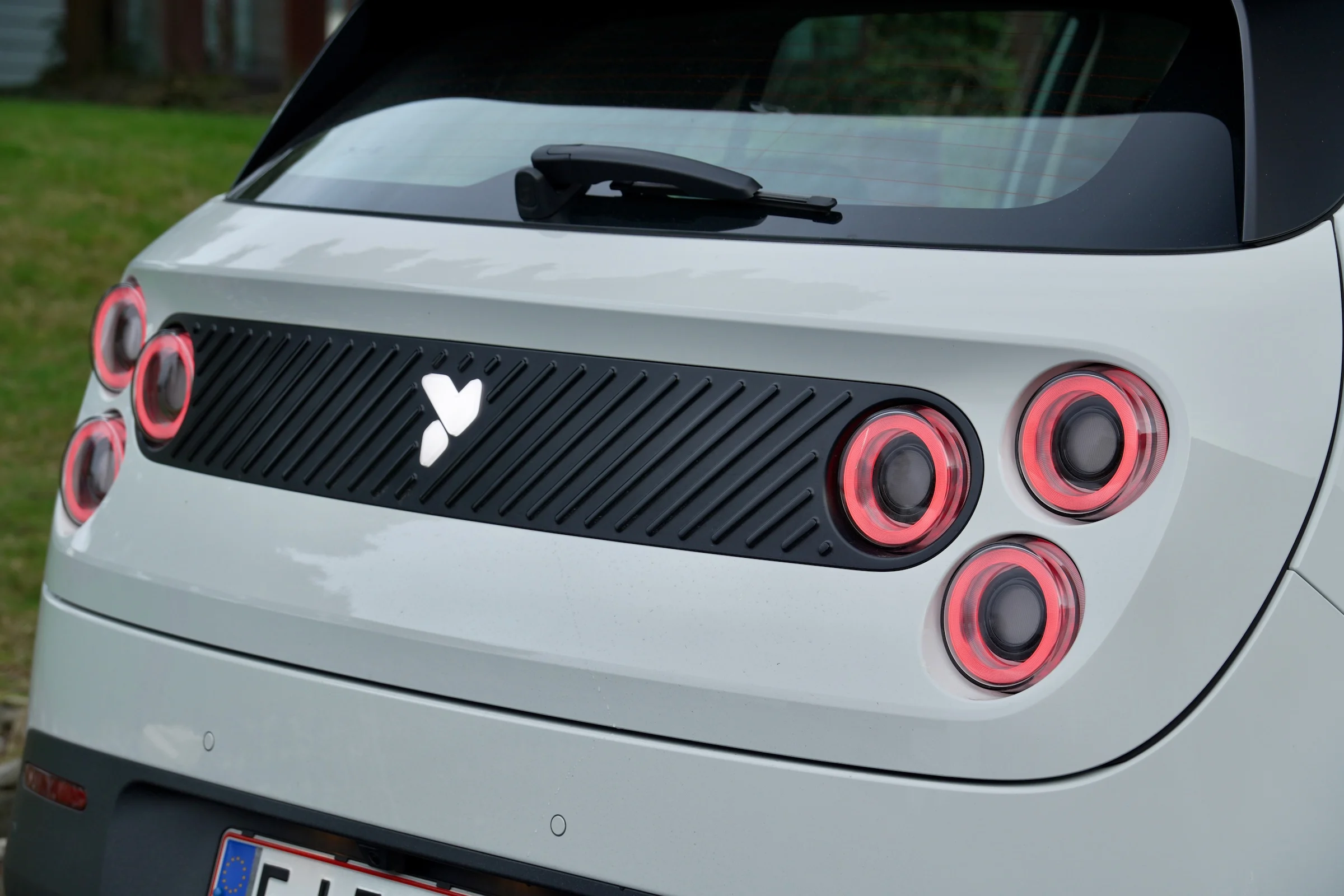 DUEL Firefly vs Renault 5 52 MBB 870