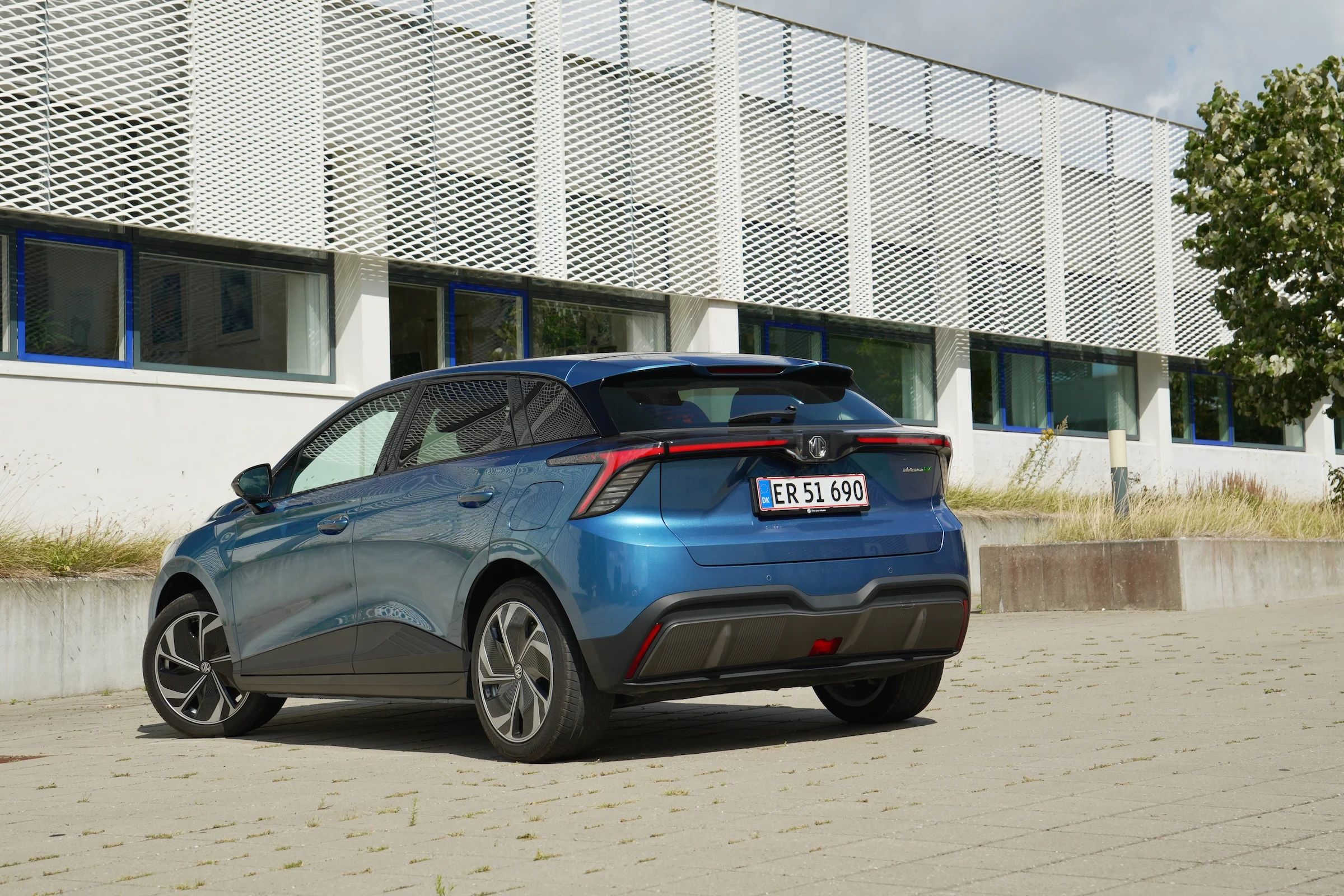 TEST MG4 EV Extended Range Luxury 2027