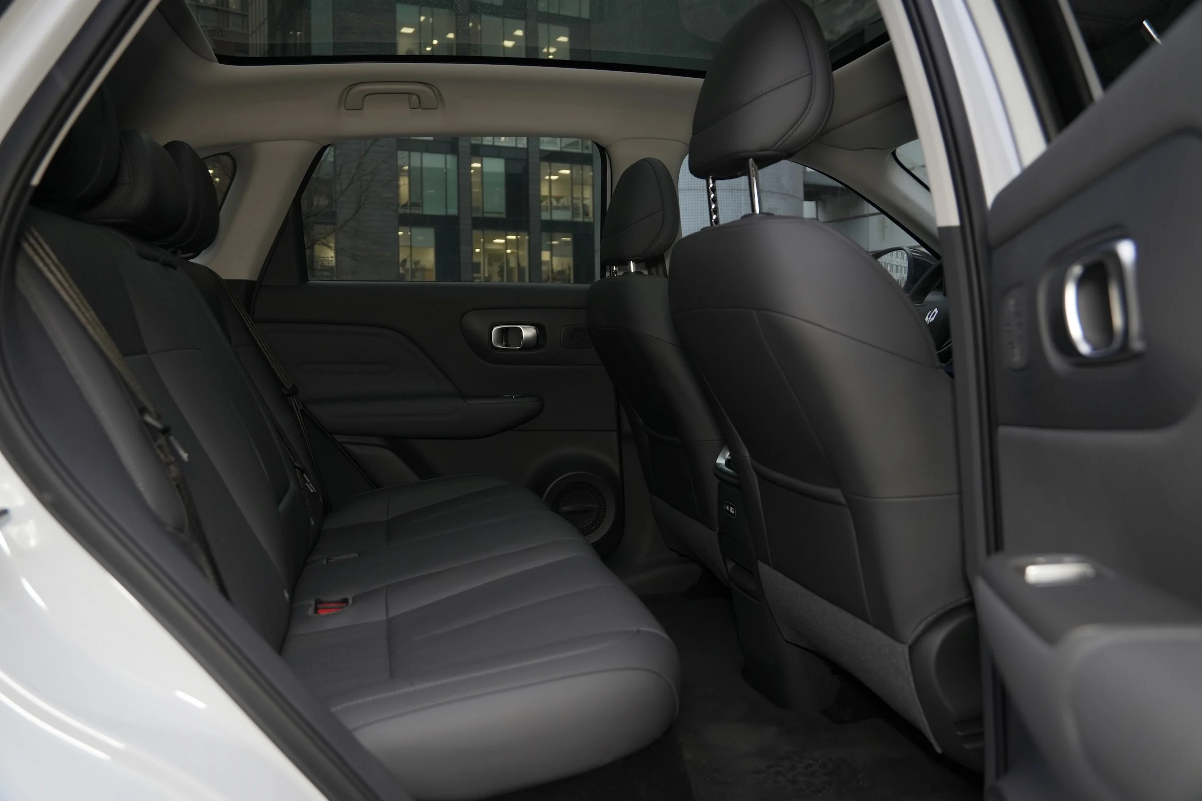 DUEL Leapmotor B10 vs Renault Scenic E-Tech MBB 253