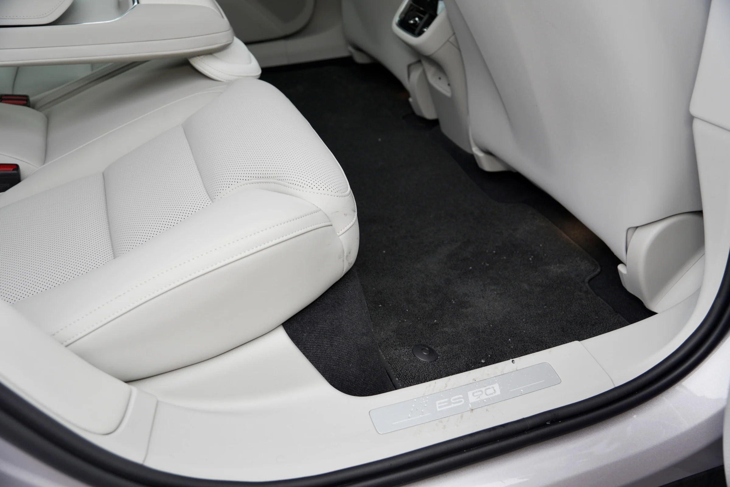 TEST Volvo ES90 RWD MBB 460