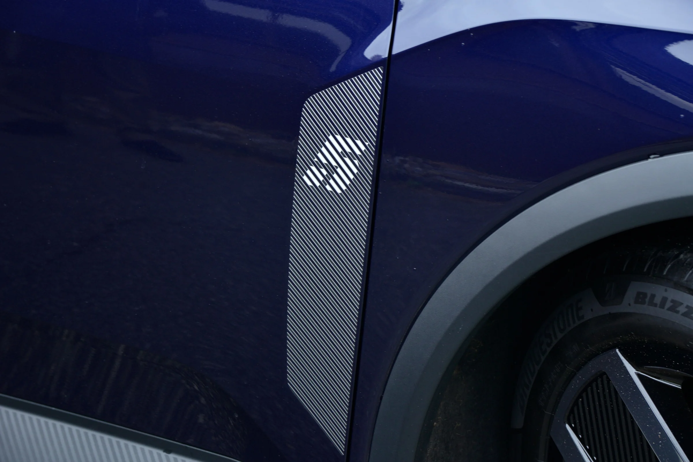 DUEL Firefly vs Renault 5 52 MBB 884