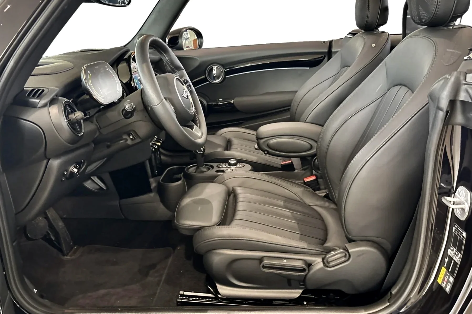 Mini Cooper SE Cabriolet 2025-09-30 kl. 23.08.06