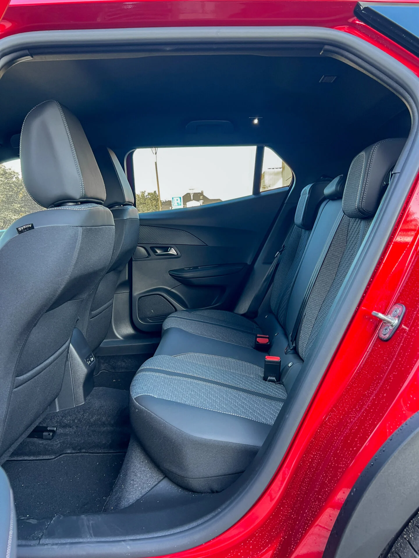 Peugeot-2008-FL-01