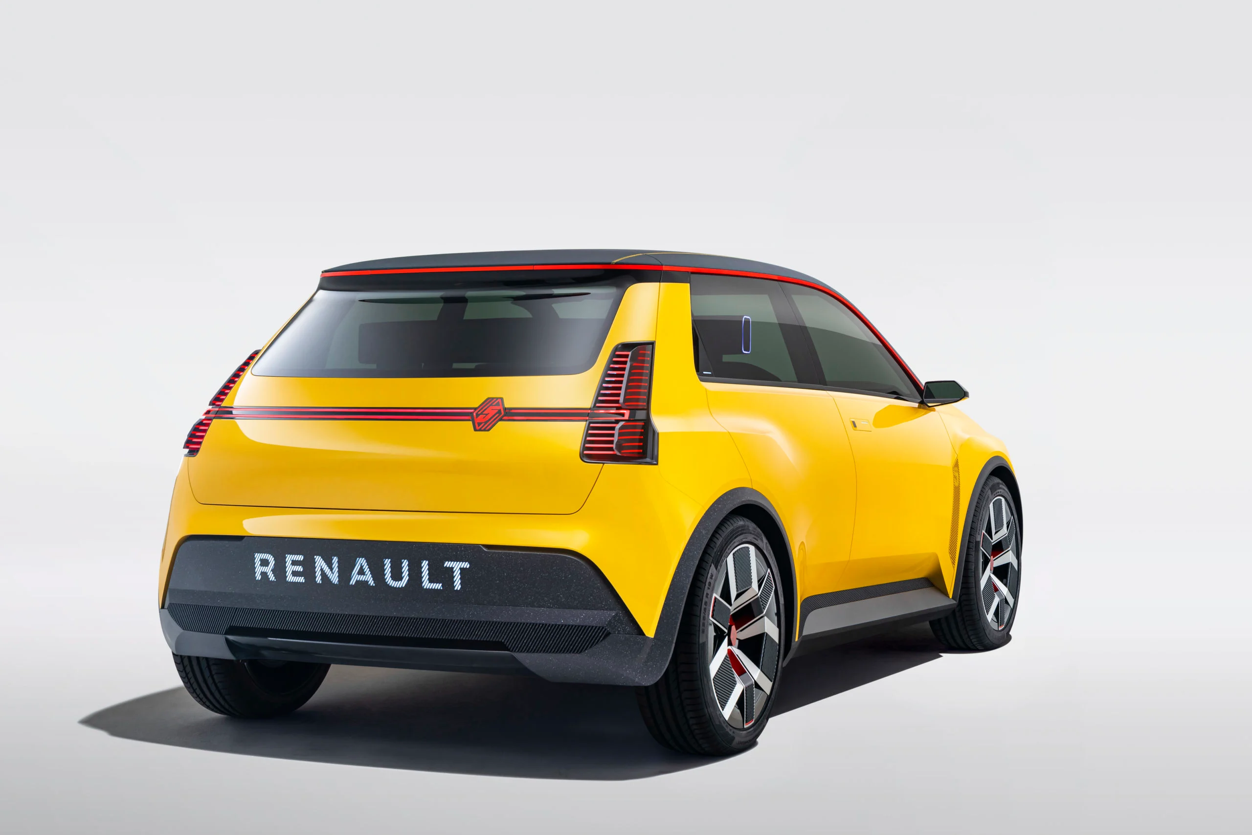 2021 &#8211; Renault 5 Prototype (2)