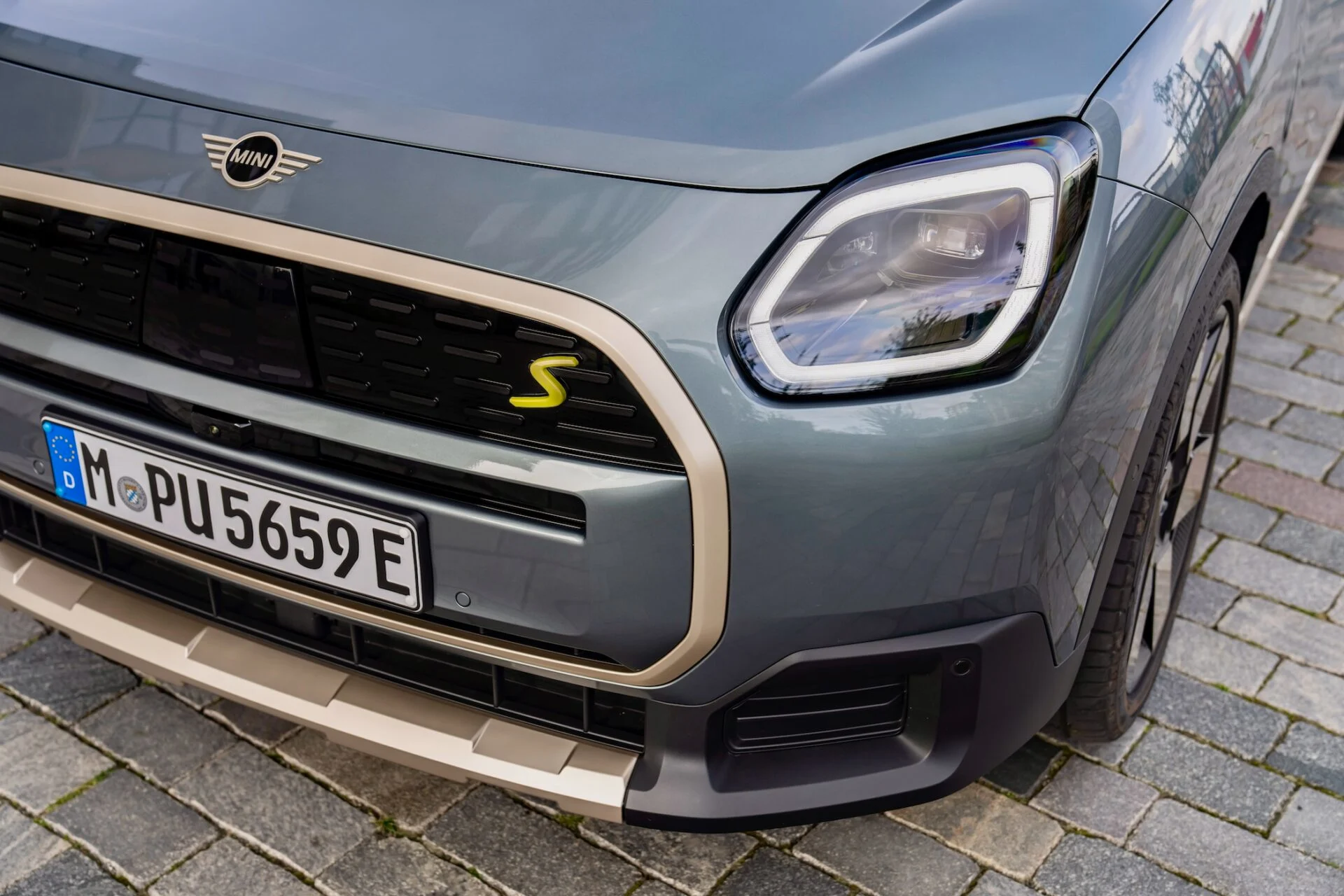 P90528245_highRes_mini-countryman-se-a