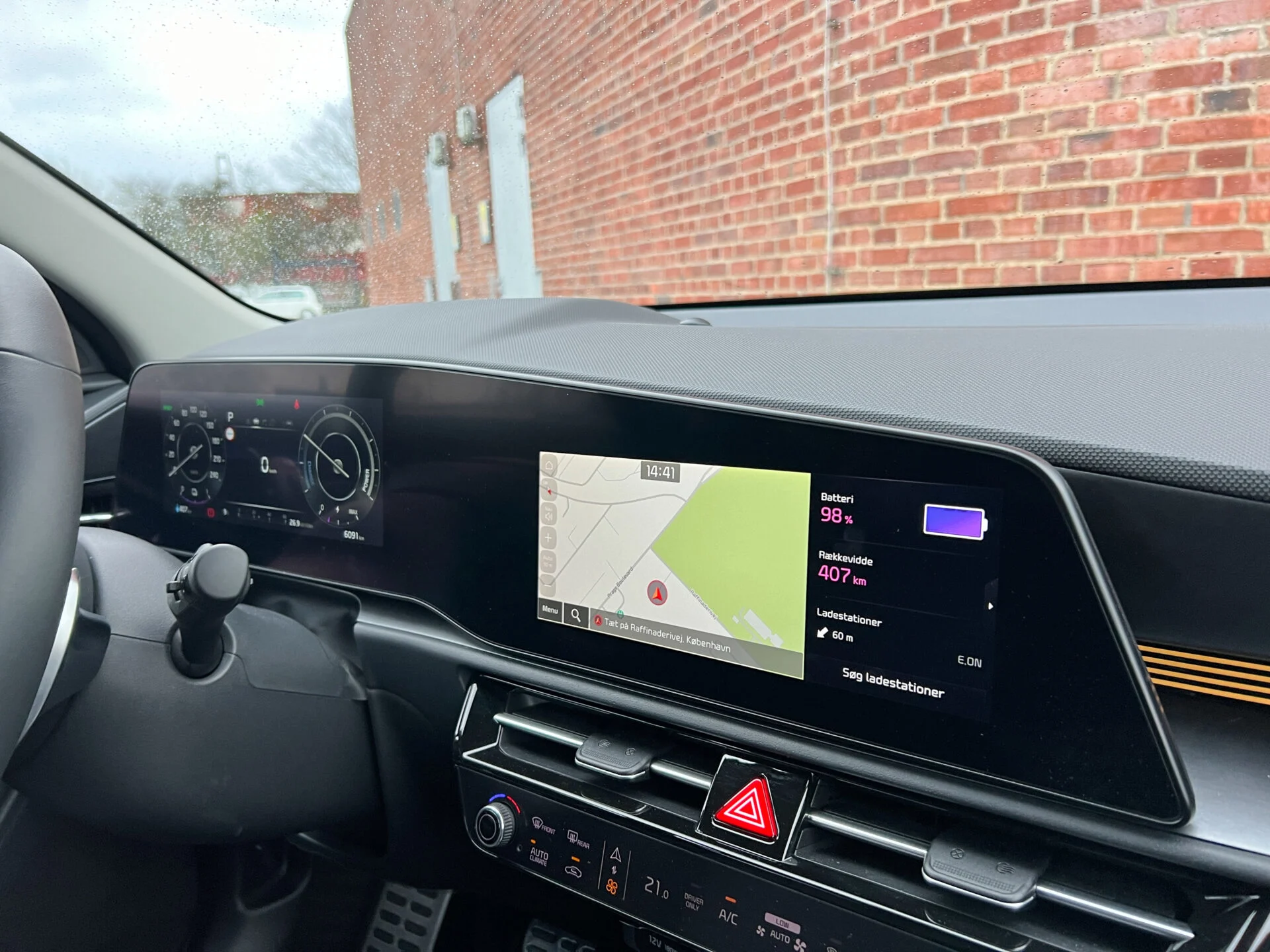 Hyundai Kona vs Kia Niro-45